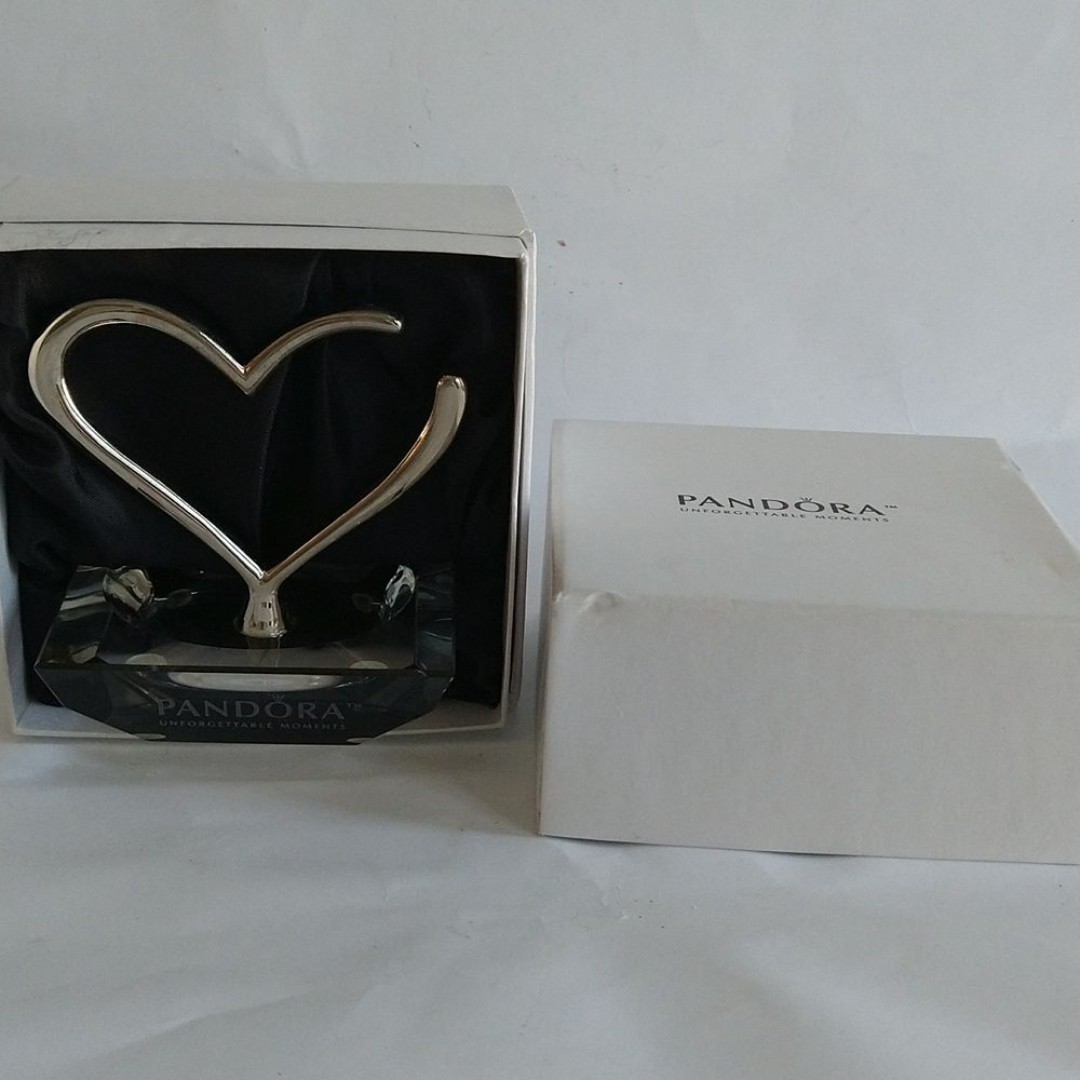 Limited Edition Pandora Unforgettable Moments Crystal Heart Jewelry Stand Holder