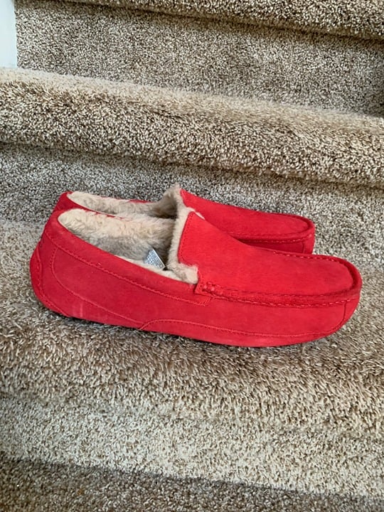 Ugg Men's Ascot 1101110 Red Suede Moc Toe Slip-On Slippers