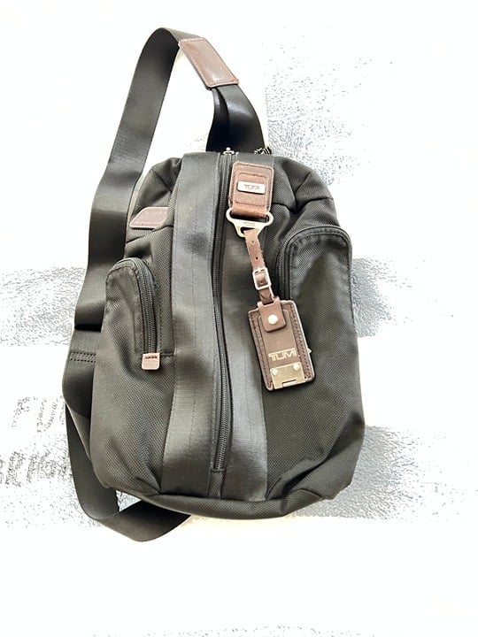 $695 Authentic TUMI Unisex Black Crossbody Sling Shoulder Bag Sz.15 X 14 X 3 X49