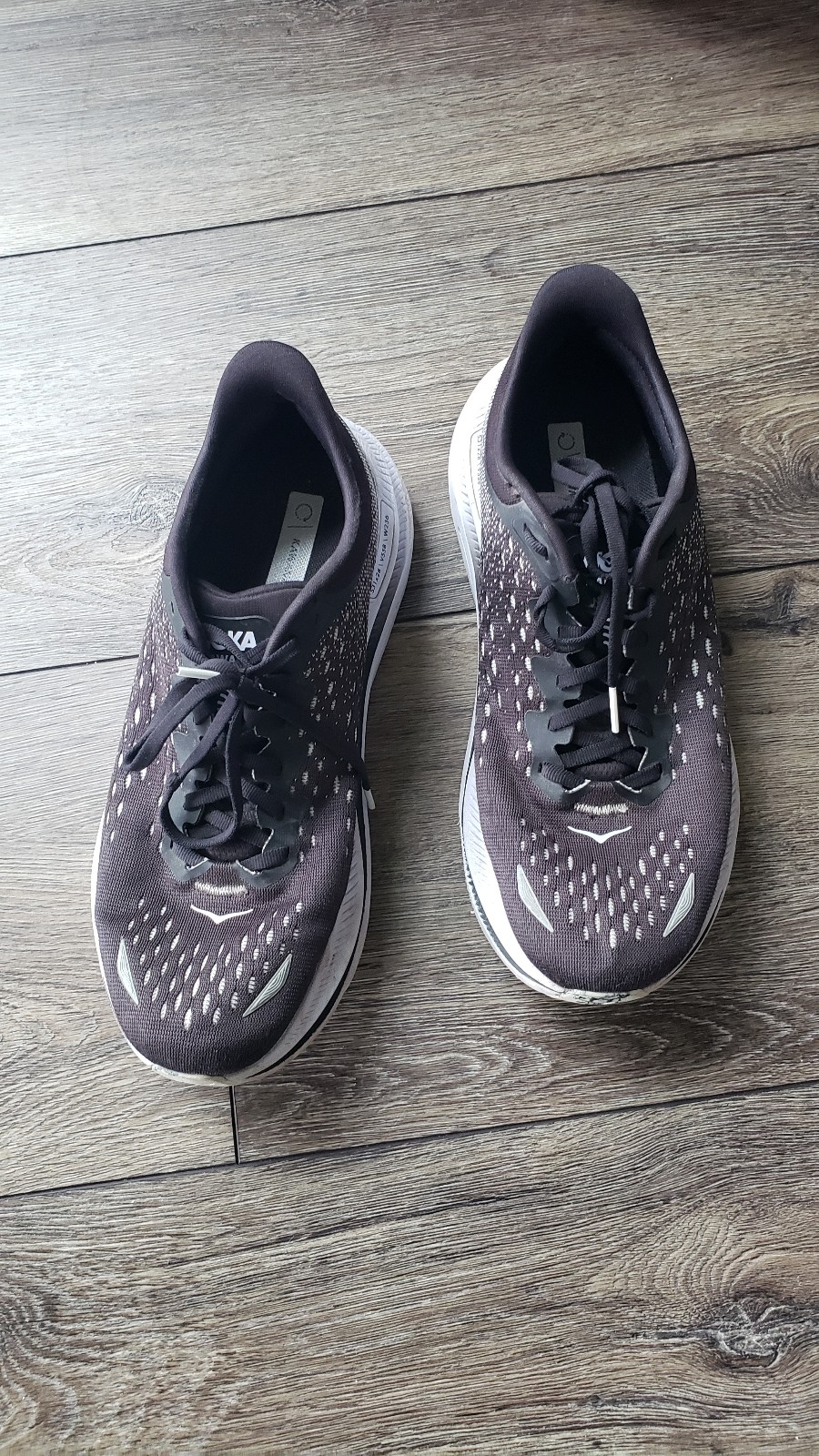 Womens kawana size 10B black and white see photo for wear
