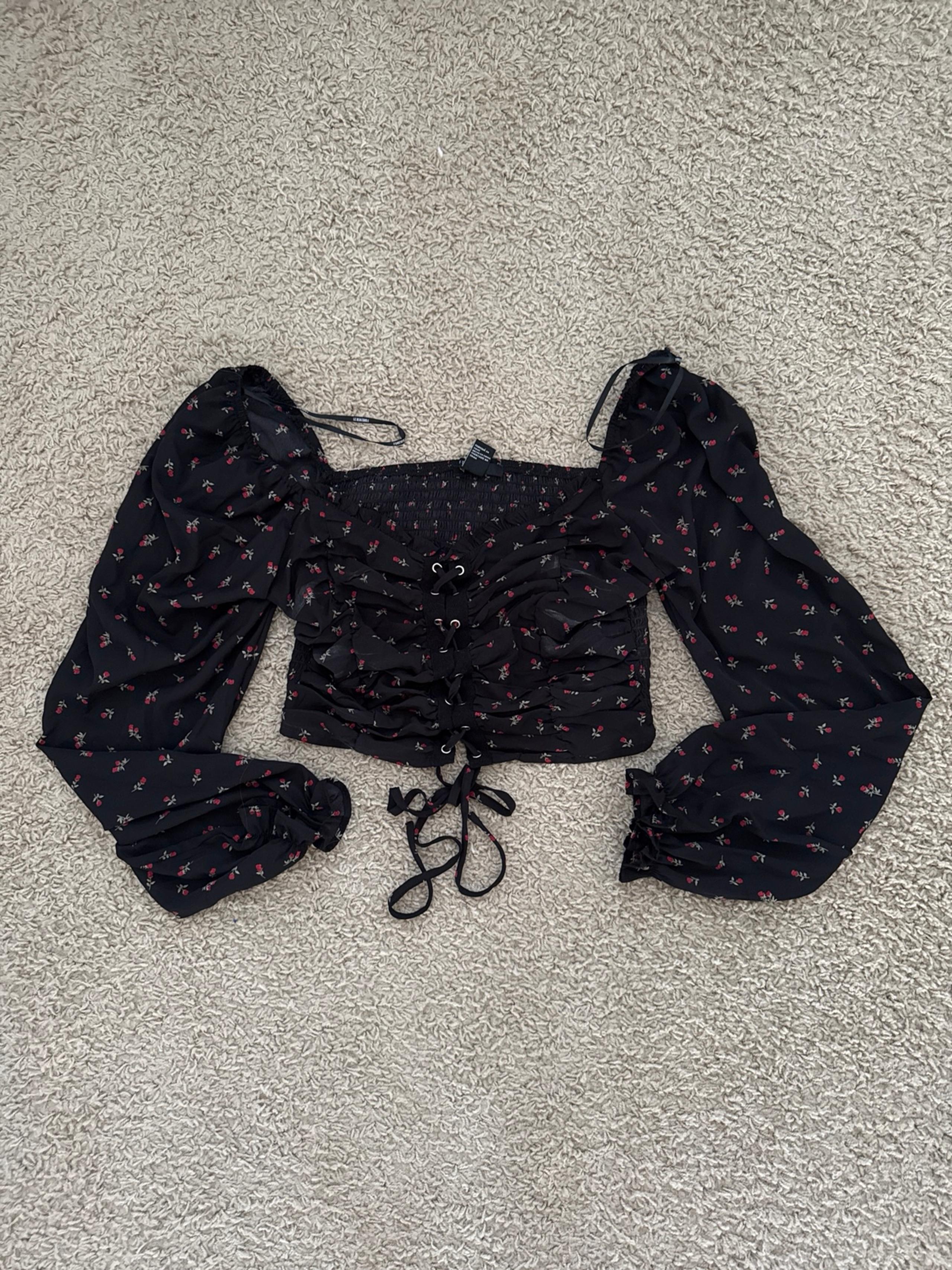 Forever 21 Long Sleeve Rose Themed Crop Top (M)