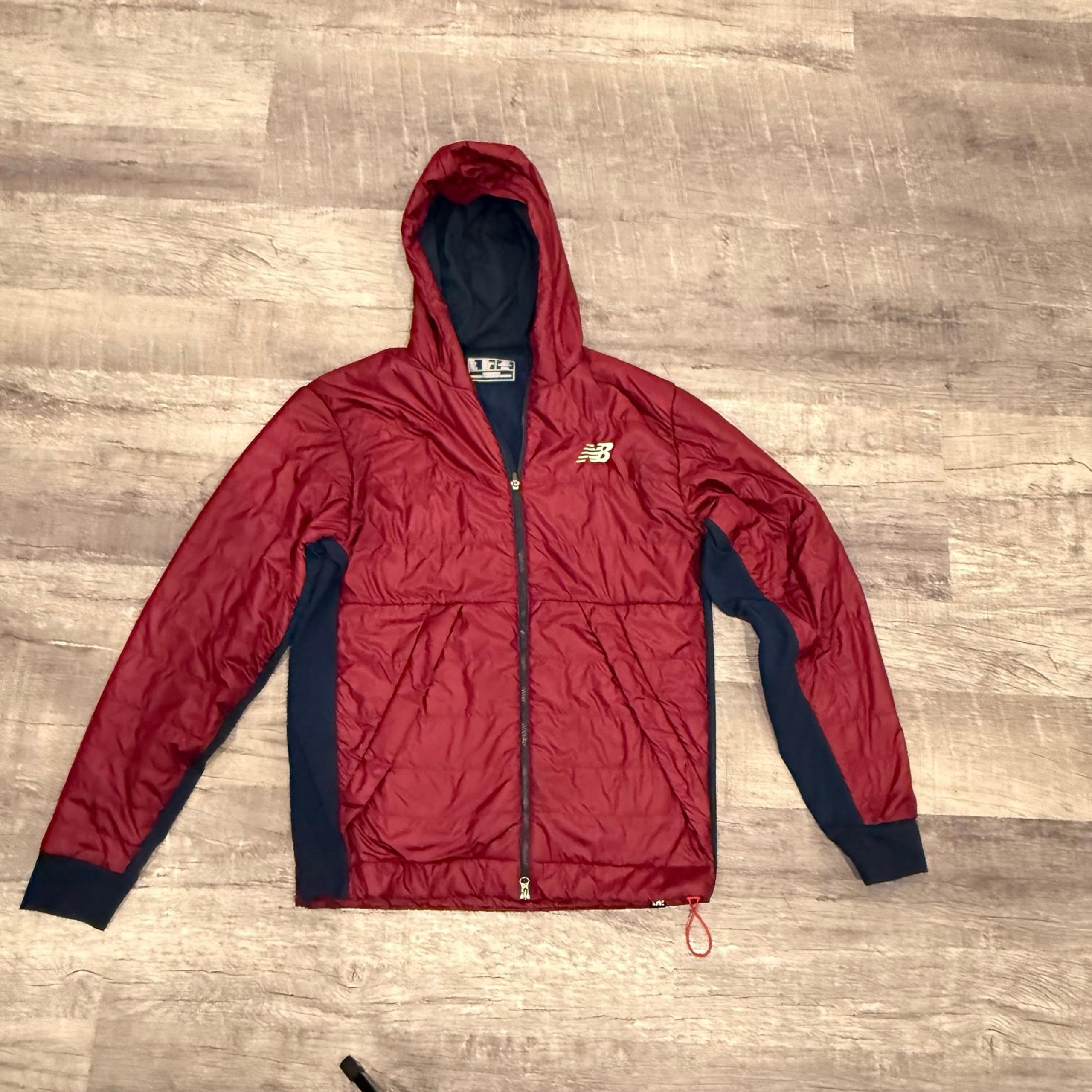 New Balance Heat Hybrid Jacket Men’s Small, Can be worn by women for a looser fi