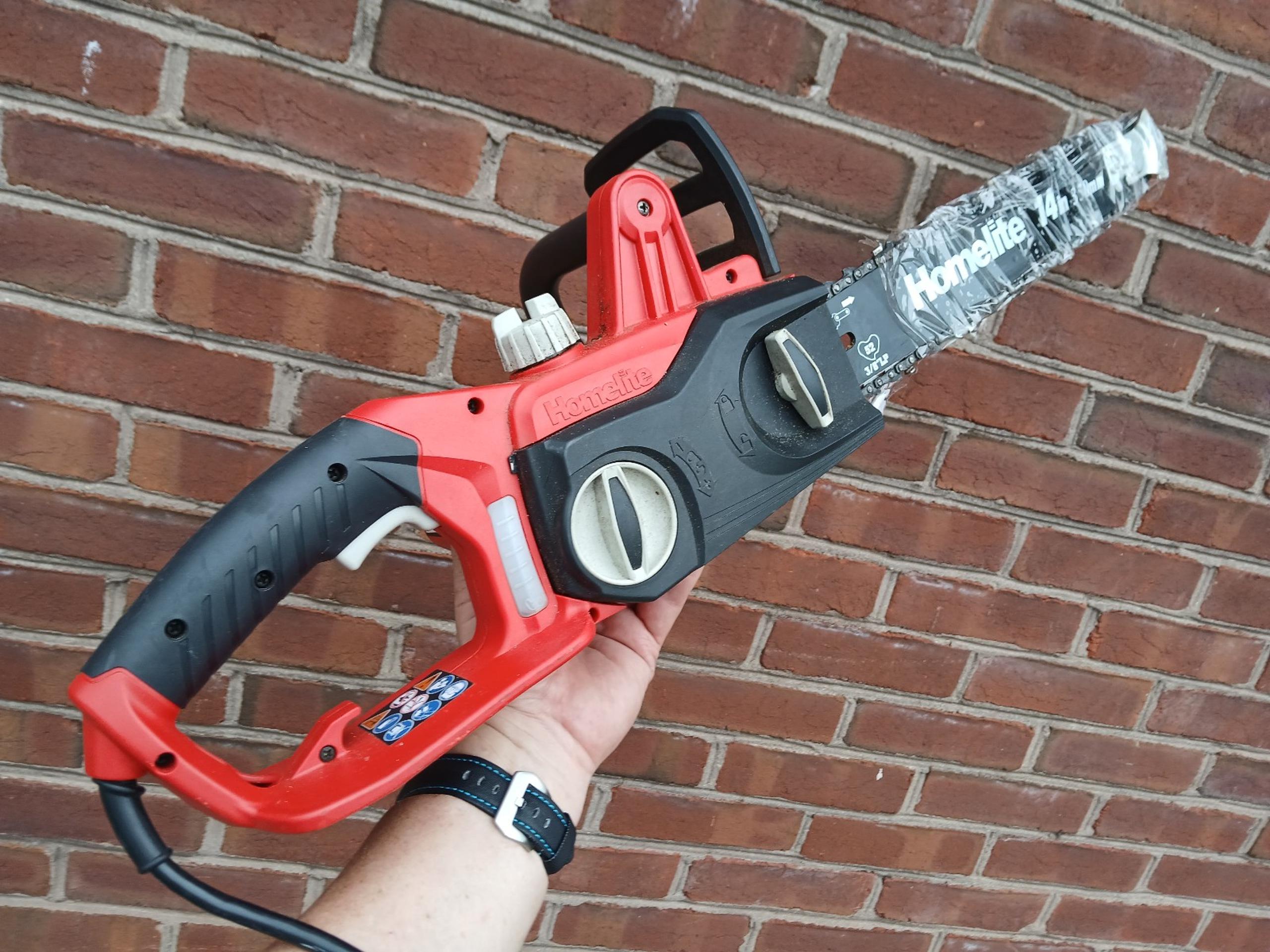 Homelite 14 in. 9 Amp Electric Chainsaw tree wood clearing new Condition