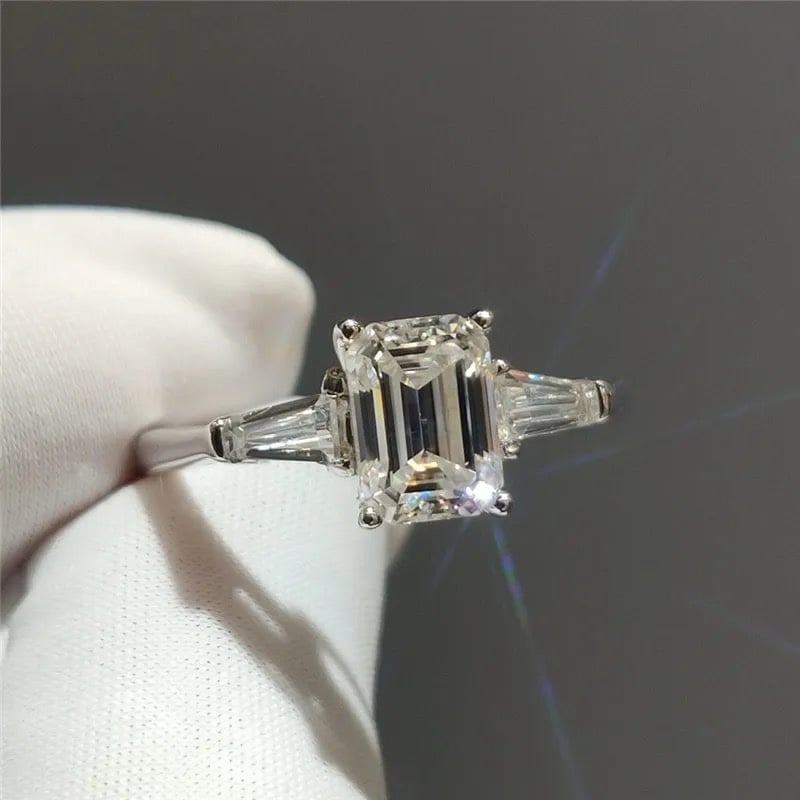 VVS 2CT Certified Moissanite Excellent Cut sparkling Ring Size 8