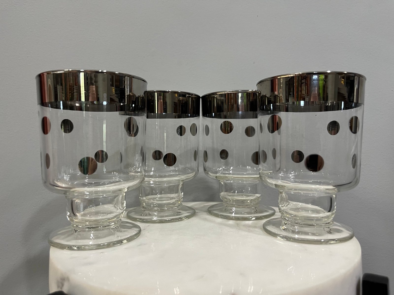 Set of 4 Vintage MCM Dorothy Thorpe Silver Dot Banded Pedestal Drinking Glasses