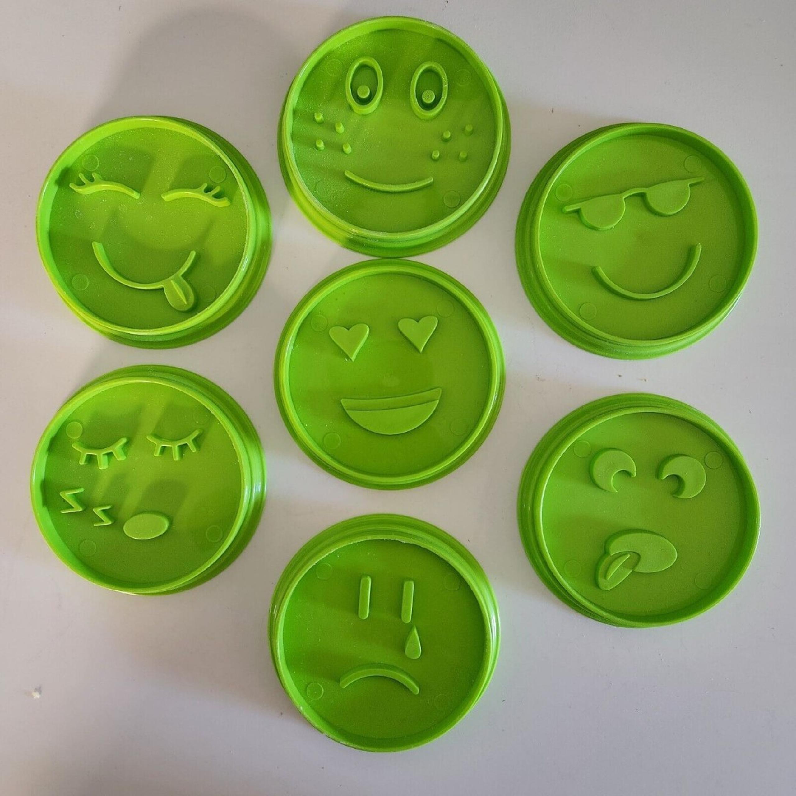 Pampered Chef 7 Piece Emoji Cookie Cutter Set #1443