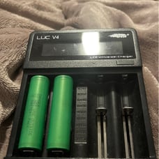 Lcd universal battery charger
