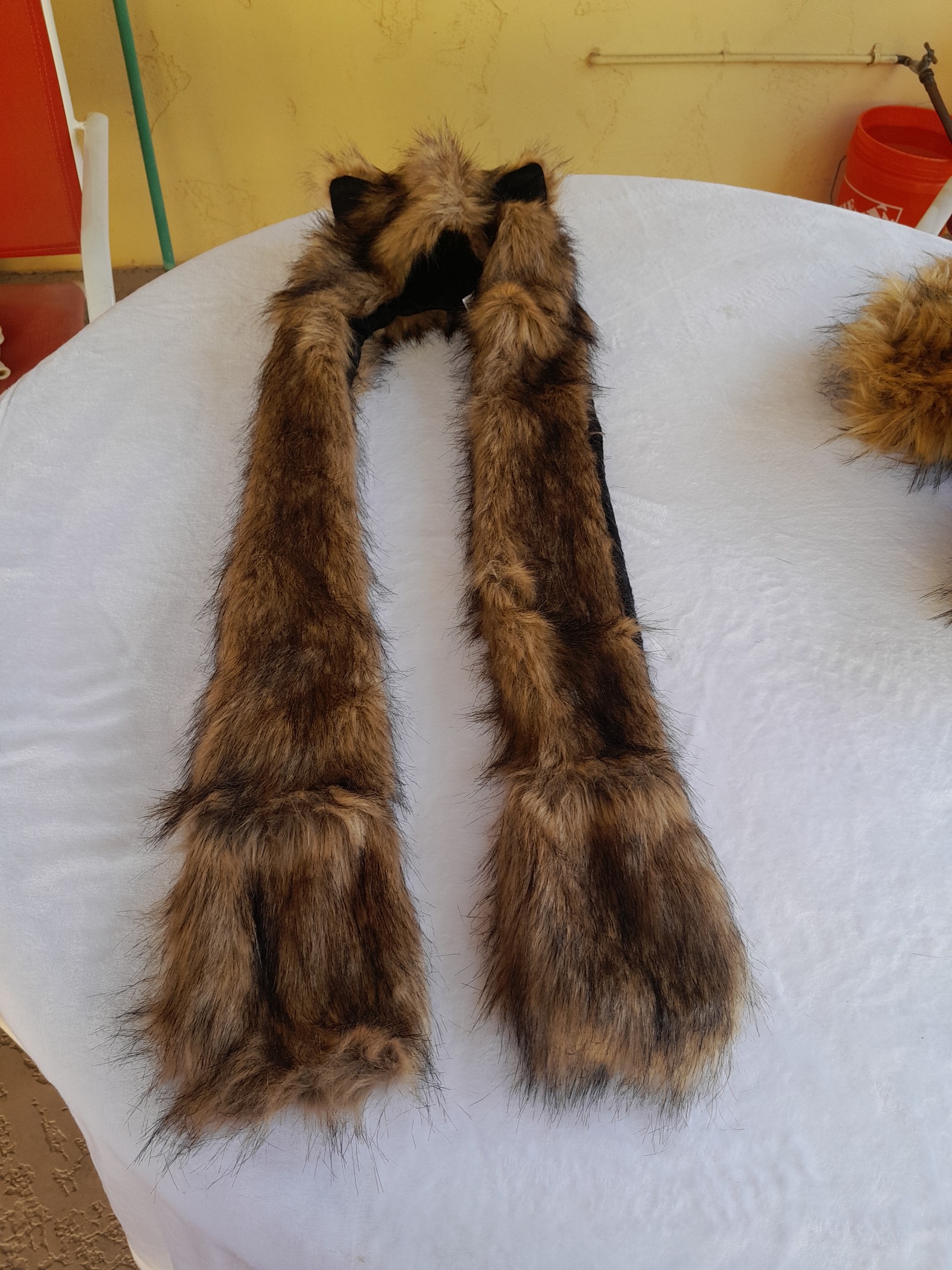 Faux Fur Women's 3 In 1 Faux Fur Wolf Hat NWOT - detail