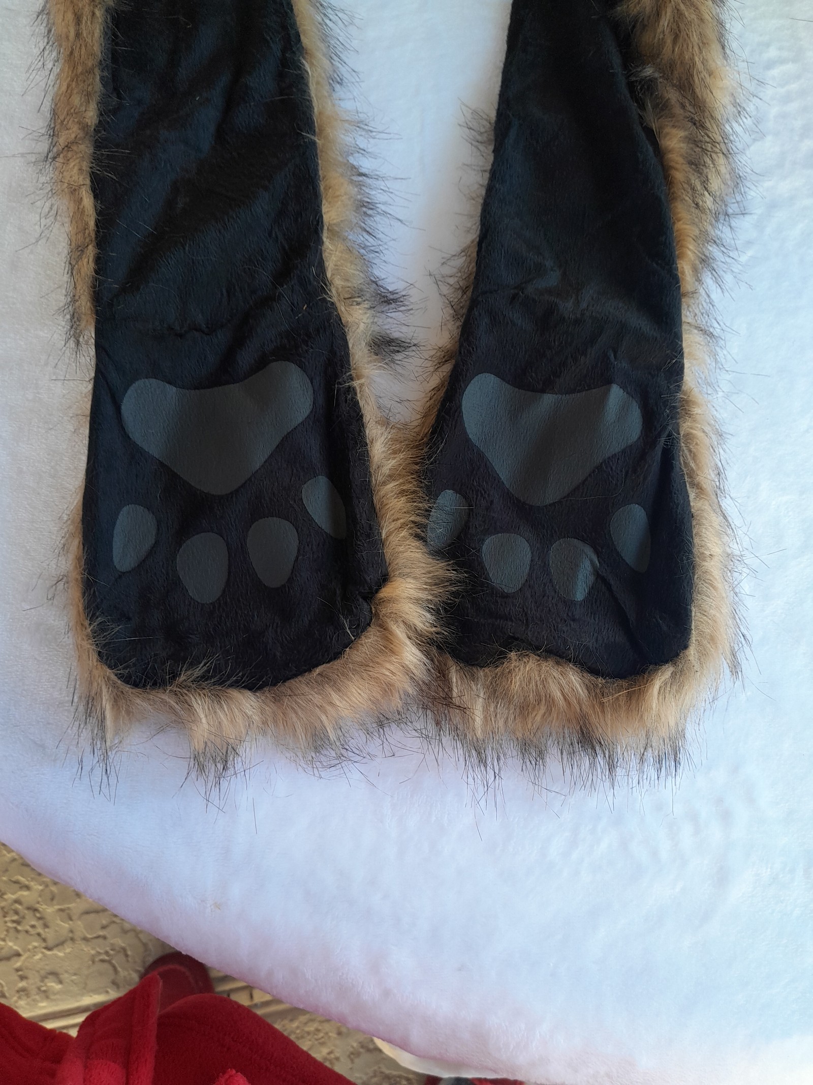 Faux Fur Women's 3 In 1 Faux Fur Wolf Hat NWOT - detail