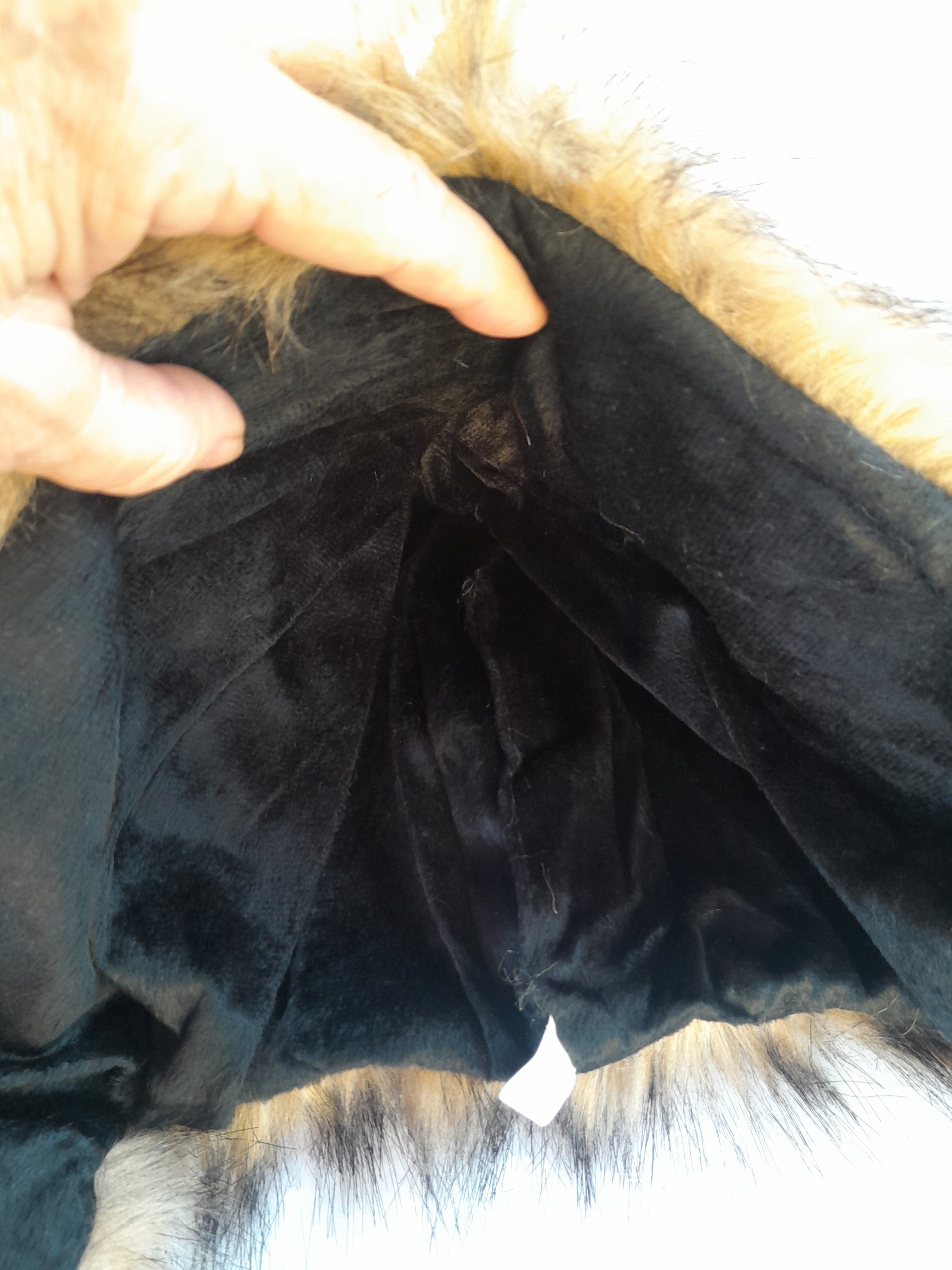 Faux Fur Women's 3 In 1 Faux Fur Wolf Hat NWOT - detail