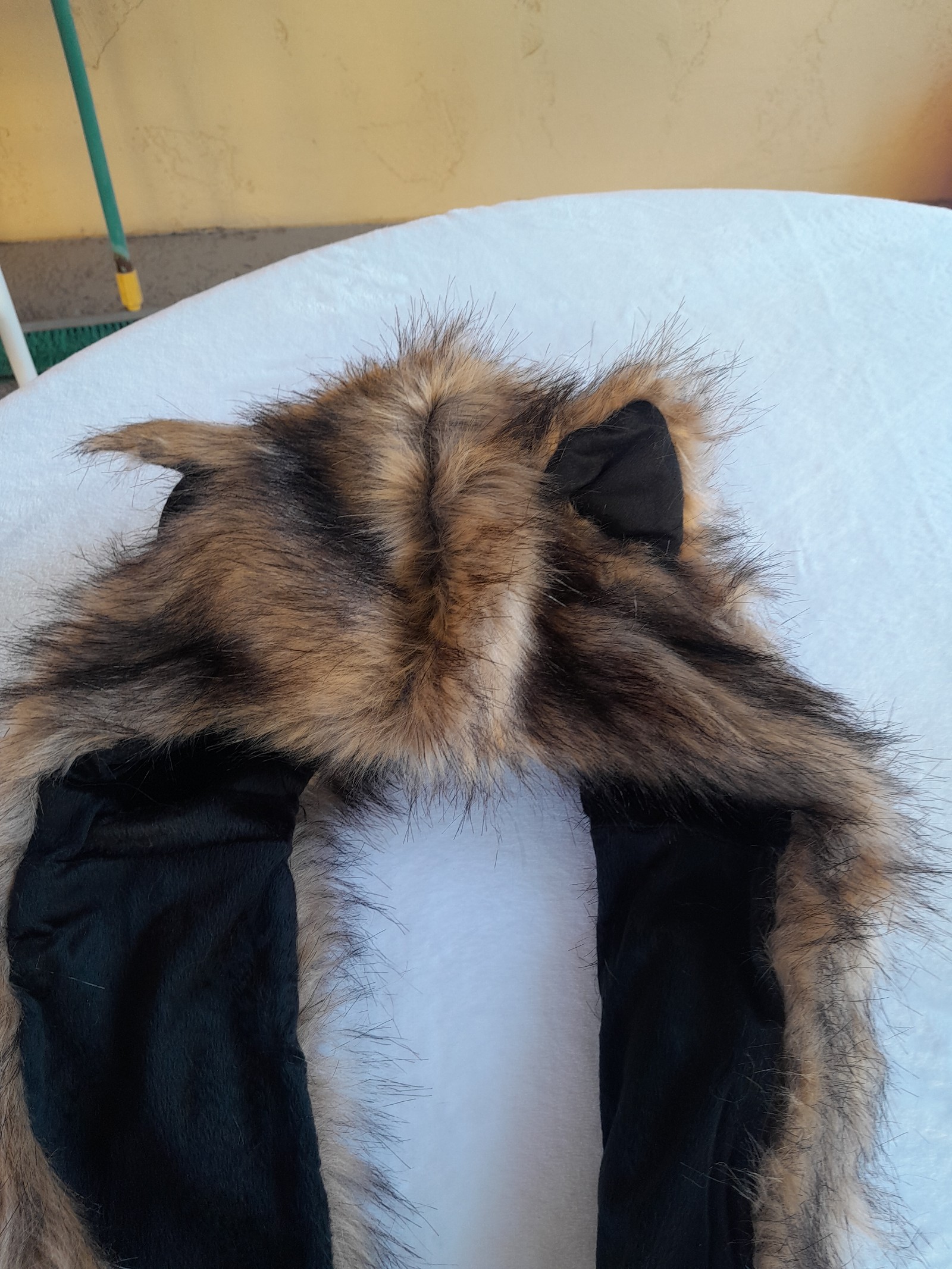 Faux Fur Women's 3 In 1 Faux Fur Wolf Hat NWOT - detail