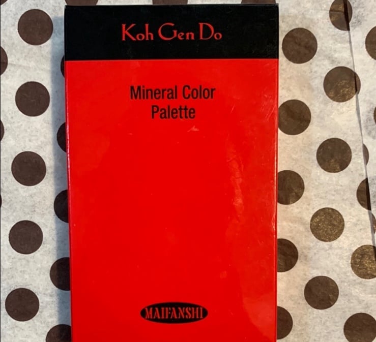 Koh Gen Do mineral color palette