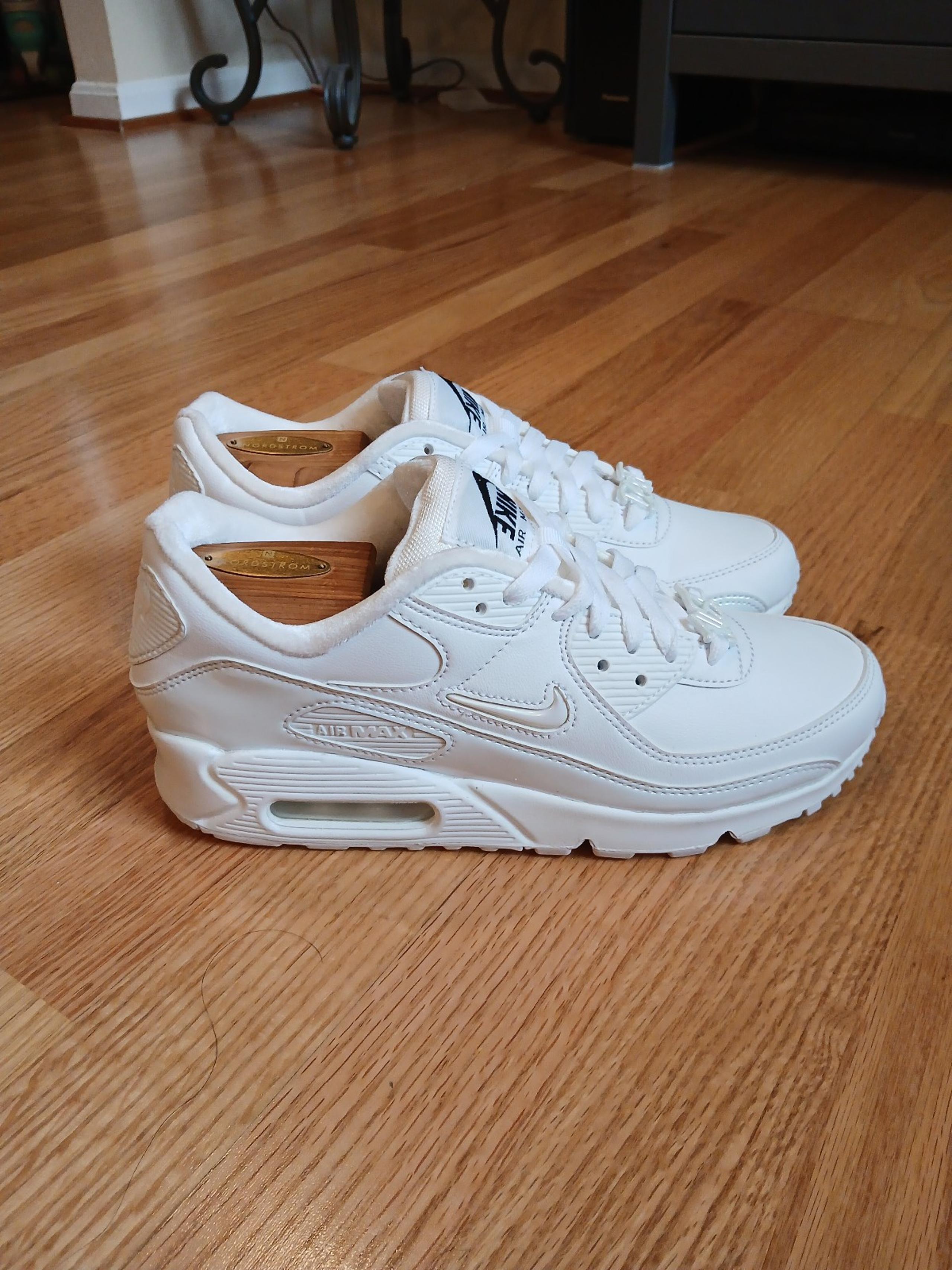 Nike Air Max 90 SE
Just Do It
Athletic/Lifestyle Shoes 
Size 8.5 for Women