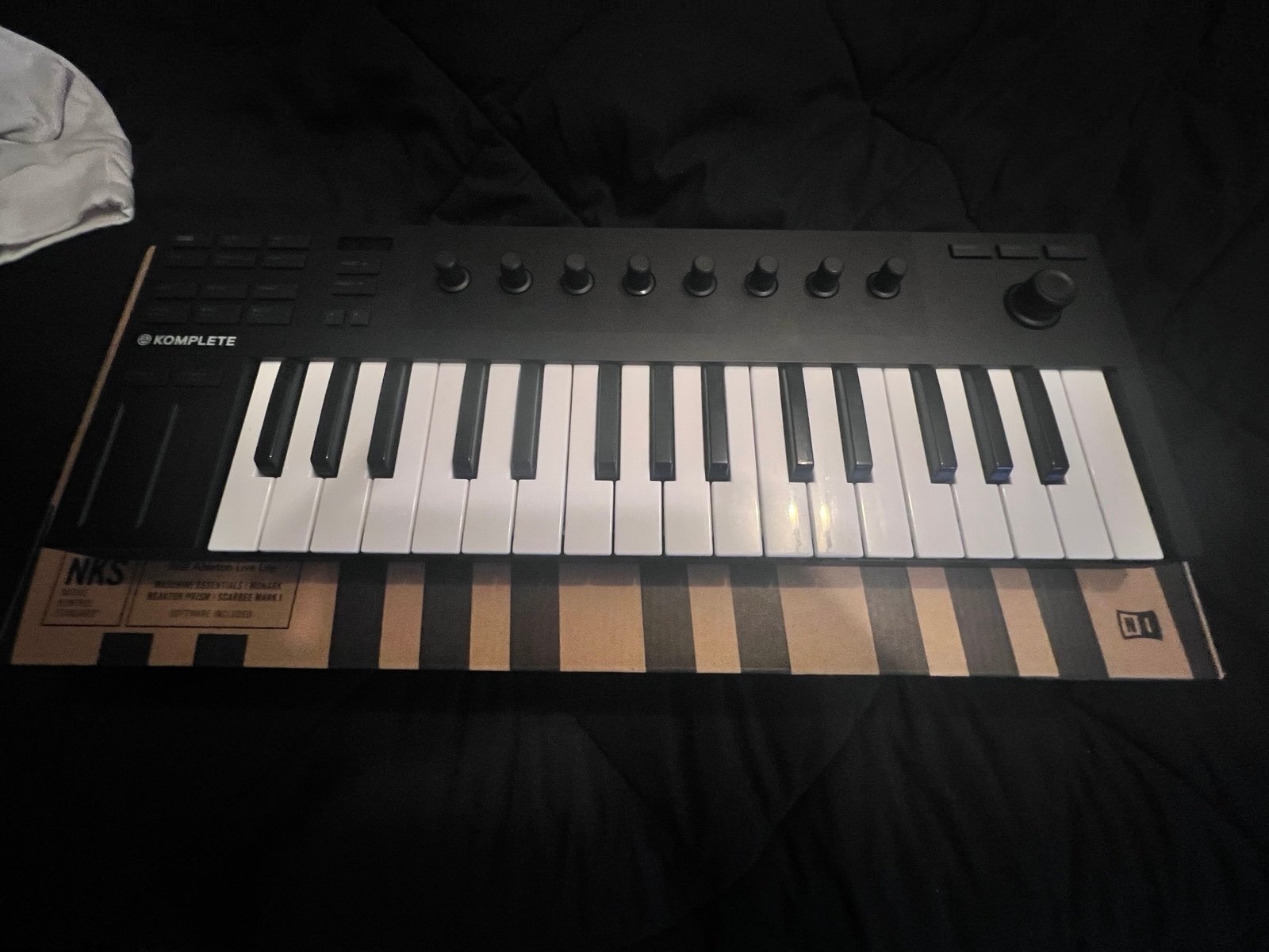 Native Instruments Komplete Kontrol M32 MIDI Controller