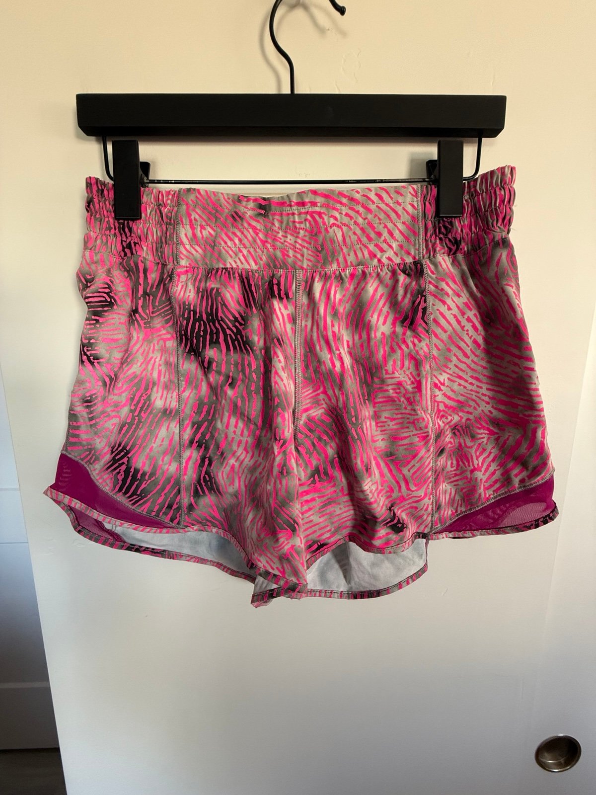 Lululemon Rare SeaWheeze Hotty Hot High-Rise Lined Short 4 Size 8