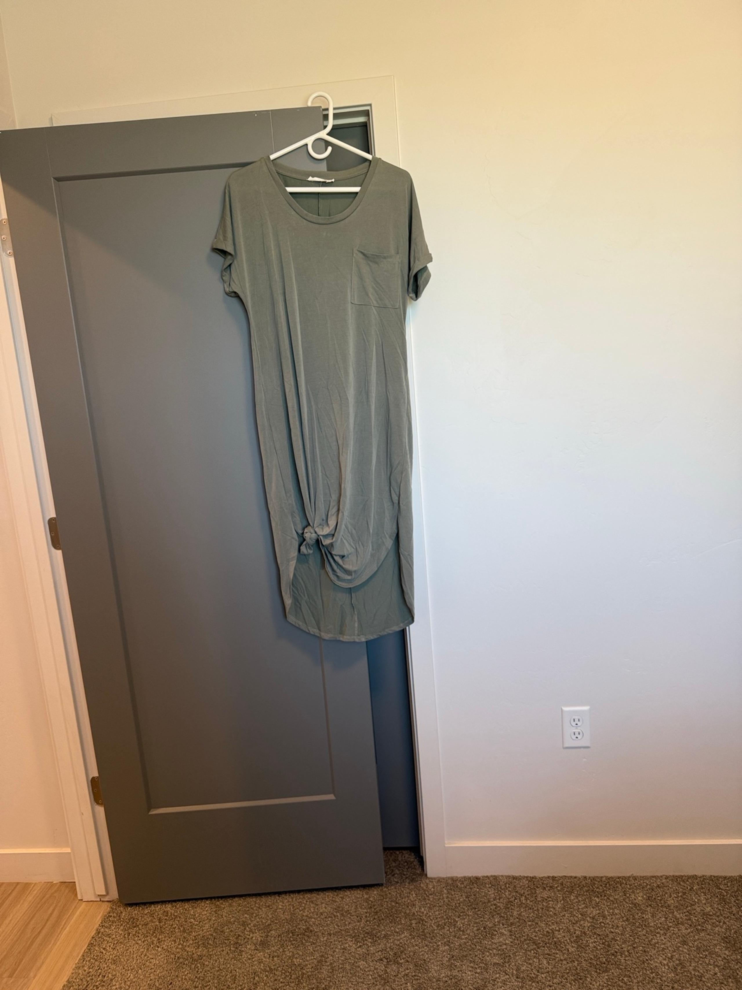 Casual Green T-Shirt Dress with Knot Detail - Lush