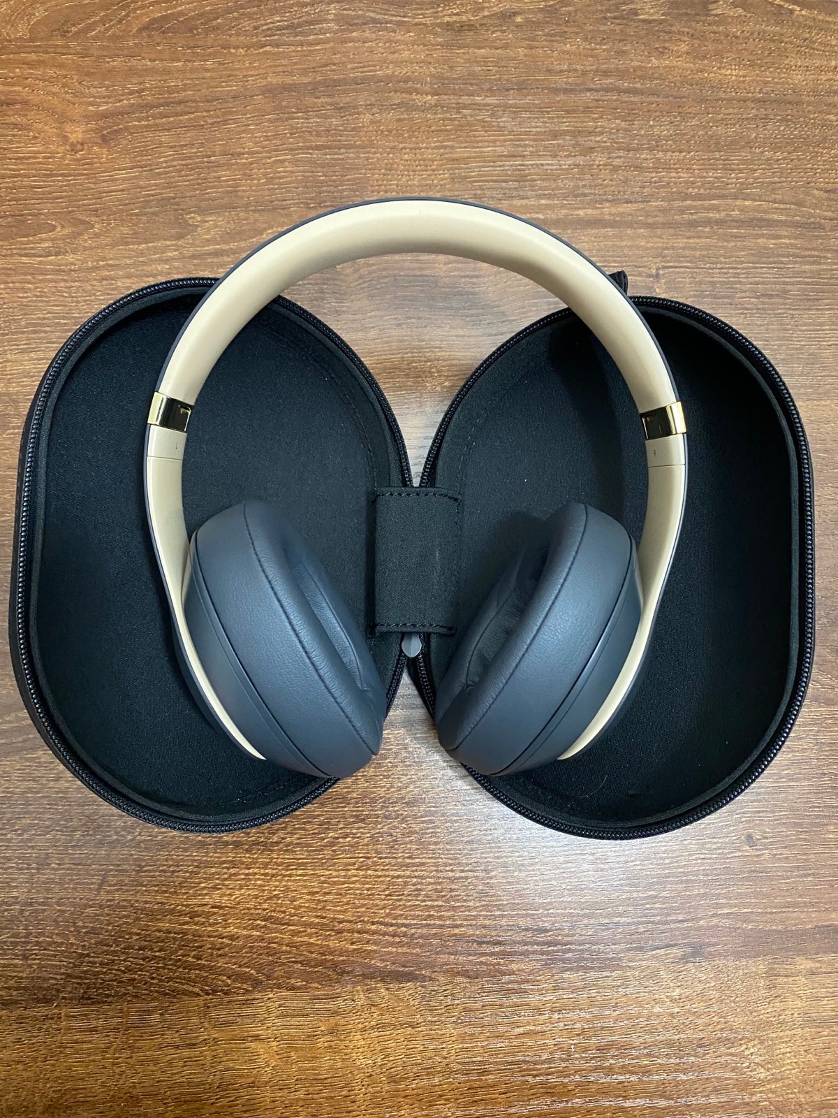Beats by Dr. Dre Beats Studio³ Wireless Skyline Collection in Shadow Gray