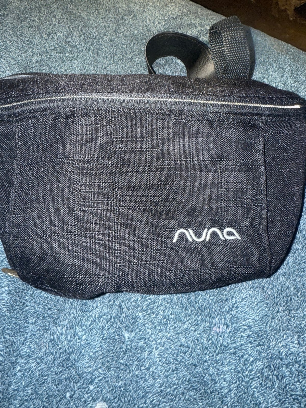 Nuna sling bag