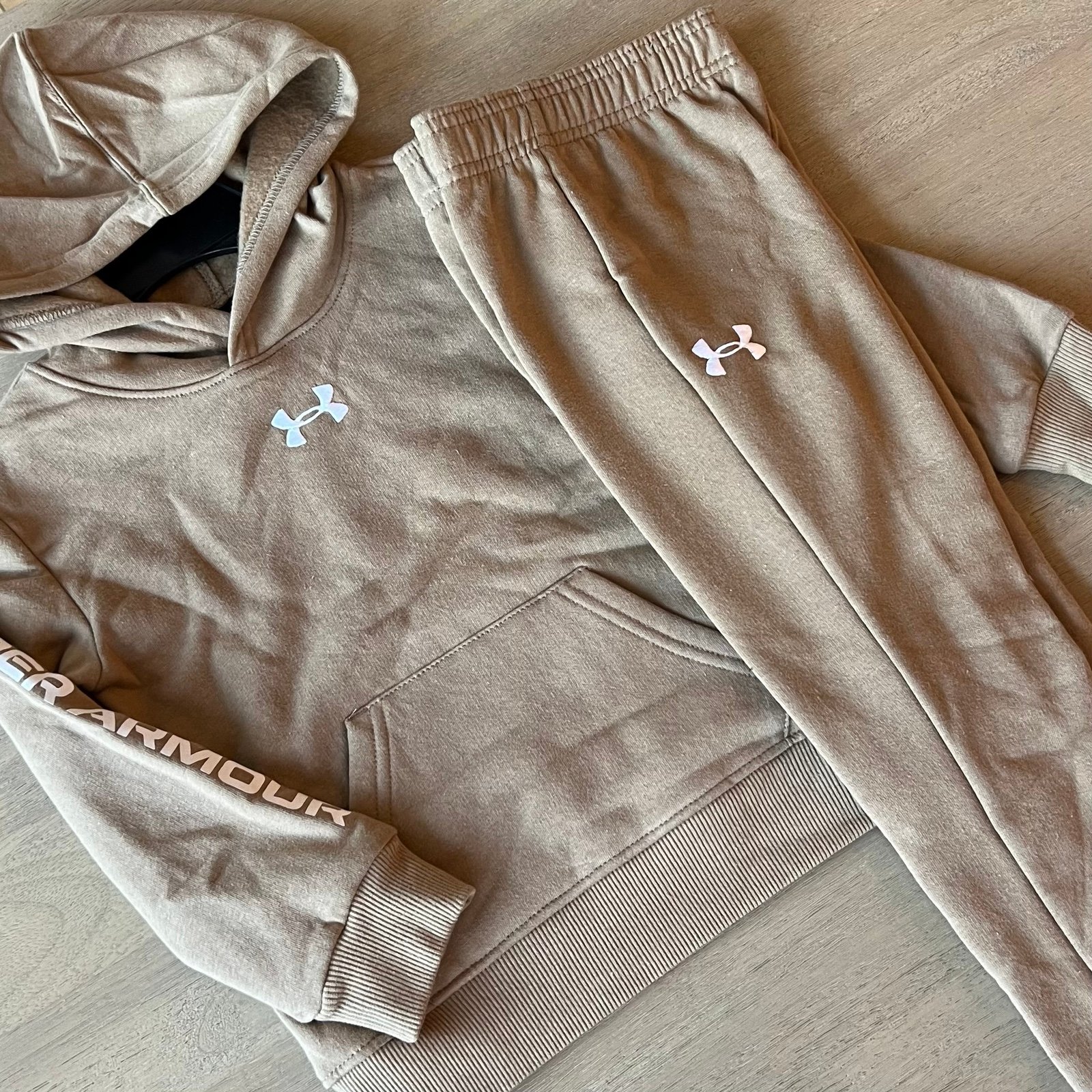 Under Armour Boys 5 Athletic Set NWT Beige Sweatshirt and Sweatpants Hoodie