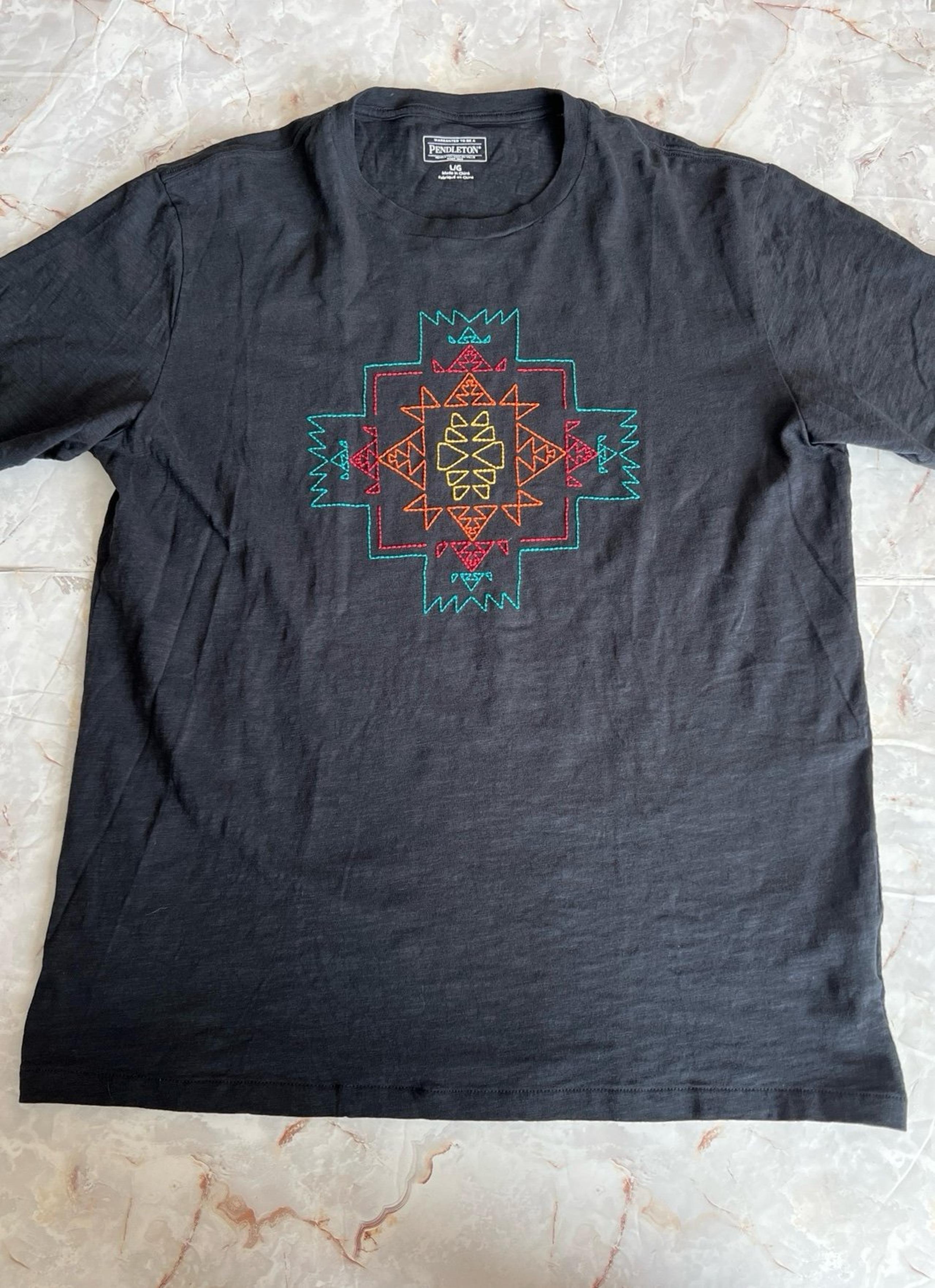 Pendleton Black Short Sleeve Embroidered Aztec Tee T- Shirt Sz Large Unisex