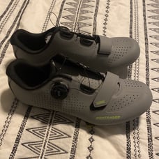 Bontrager sonic clip in shoes size 8.5