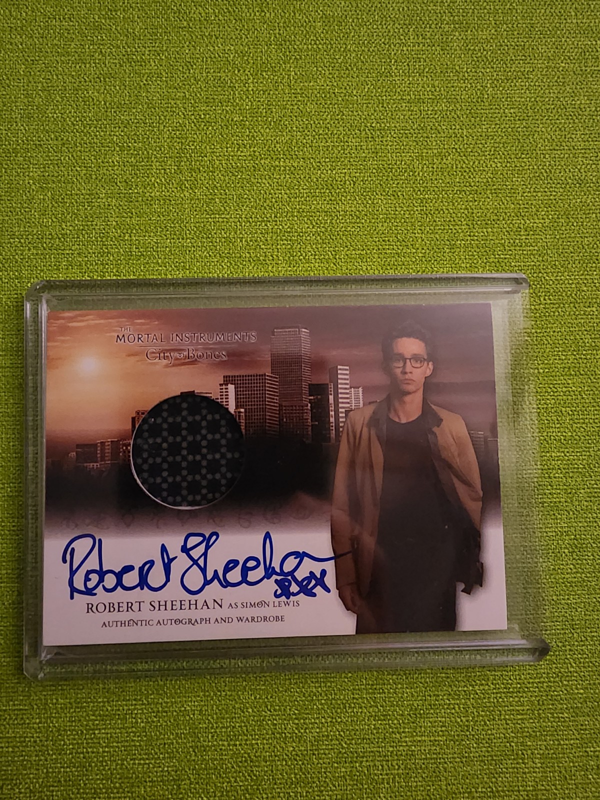 Robert Sheehan Mortal Instruments auto and wardrobe card leaf