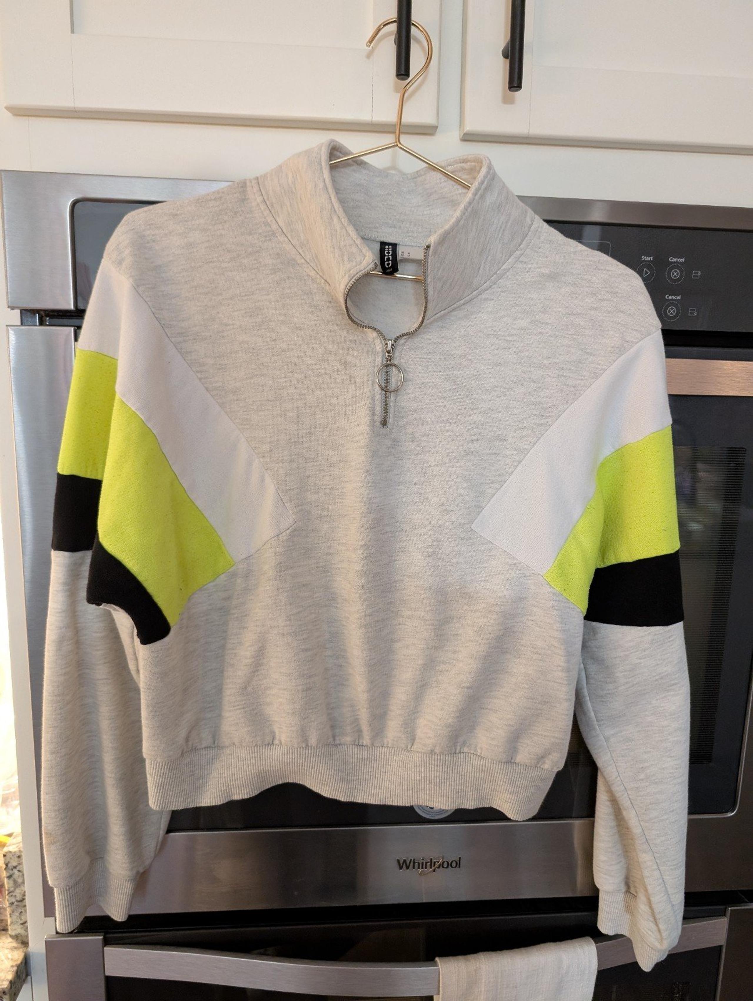 H&M Divided Retro Sweater Size M
