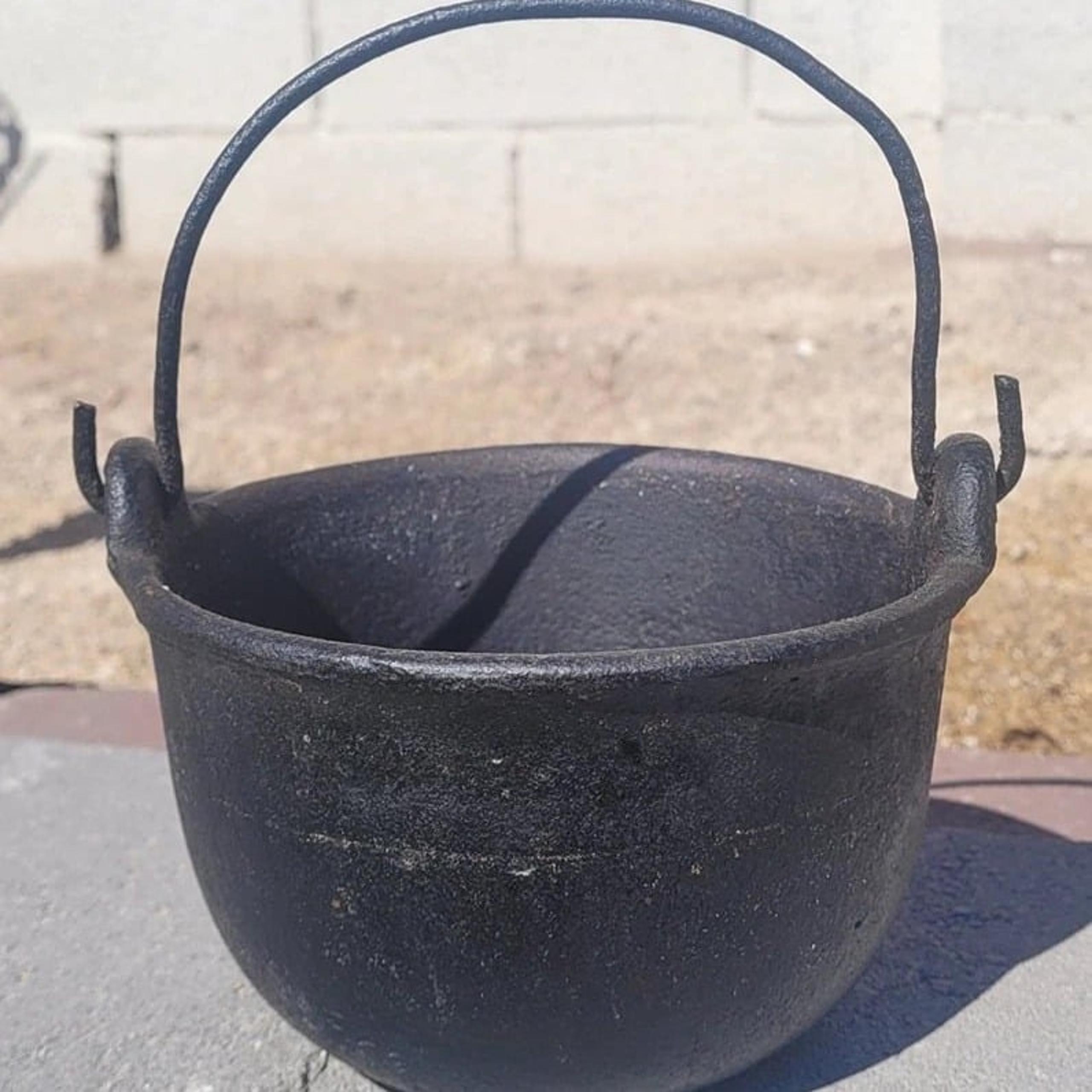 ANTIQUE RARE BERNZ #6 Cast Iron Melting Smelting Pot Cauldron With HANDLE