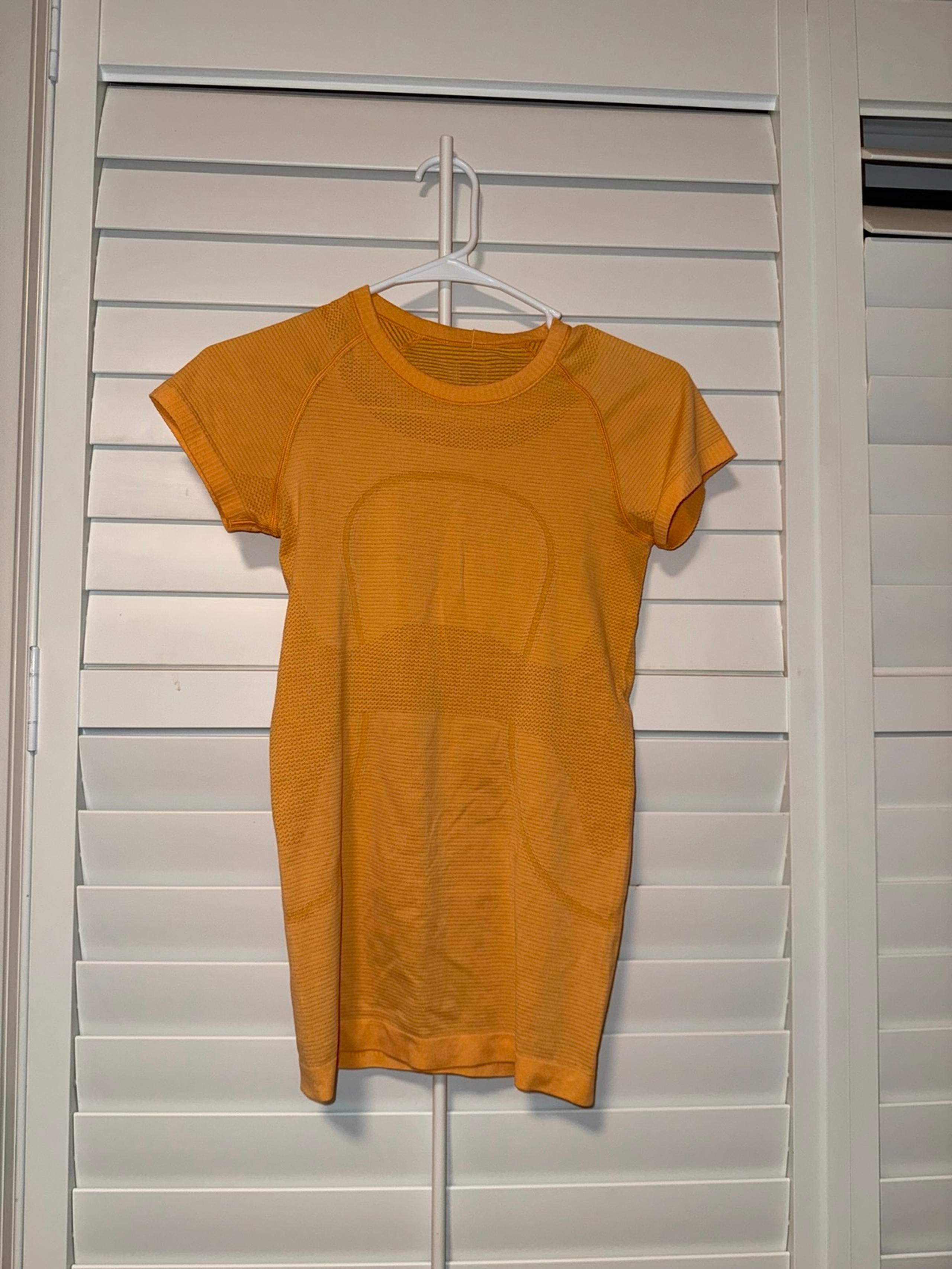 Lululemon Women Monarch Orange Swiftly Tech SS Short Sleeve Crew Seamless Top