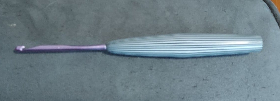 Custom ergonomic crochet hook
