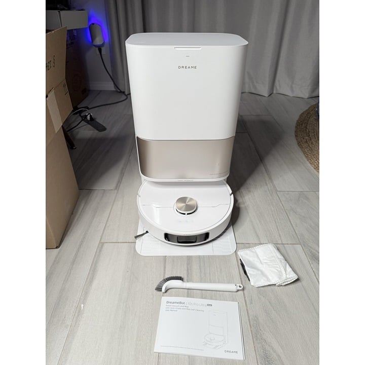 Dreame L10s Pro Ultra Heat Robot Vacuum and Mop Combo *LIGHT USE* *MISSING 1 PAD