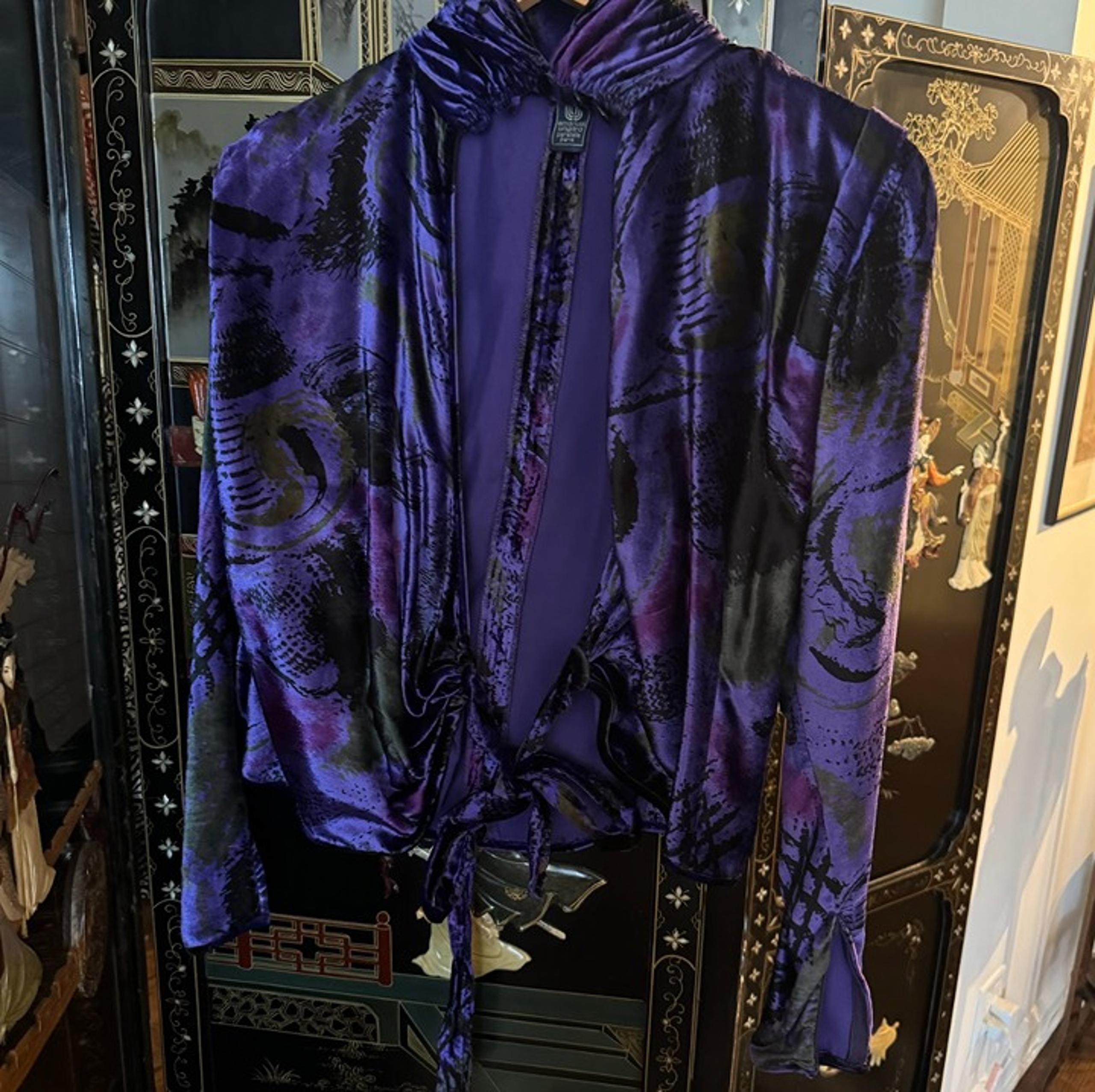 Vintage Emanuel Ungaro Parallèle Paris blouse in a luxe deep purple velvet with