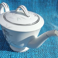 Noritake Rosamor 3 Cup Tea Pot 5851 White Floral Roses Silver Accent