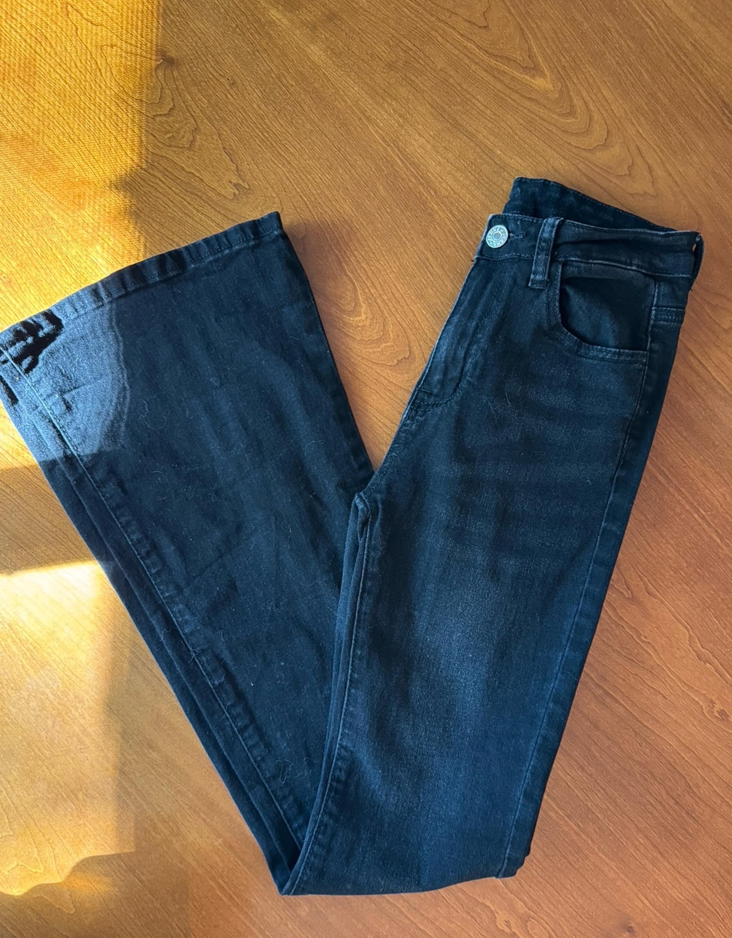 Women’s jeans size 2 Shein black flare leg jeans