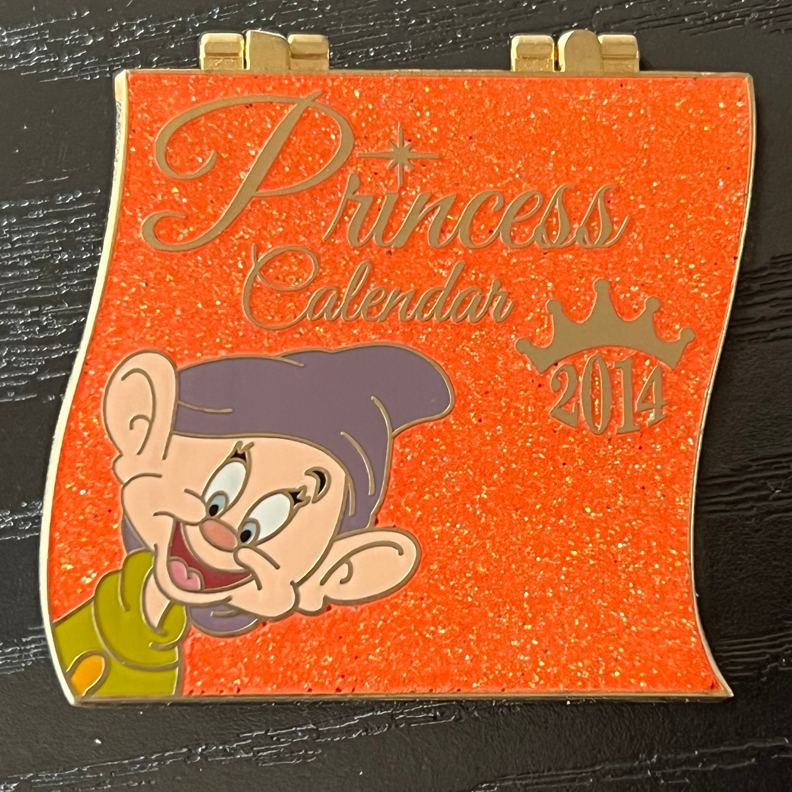 Disney Pin DSF DSSH 2014 dopey Snow White calendar