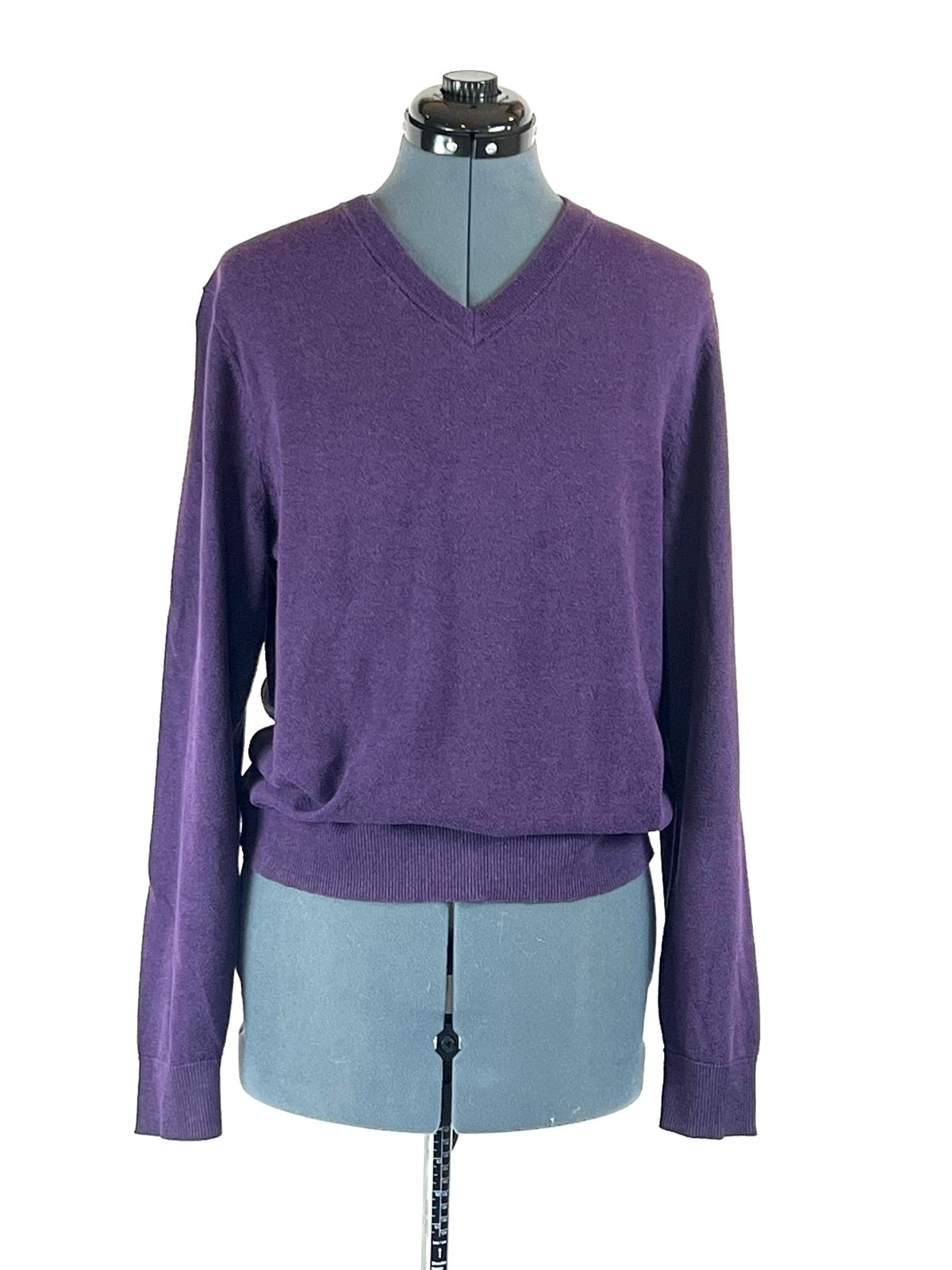 Men’s Old Navy V-neck purple sweater M 207