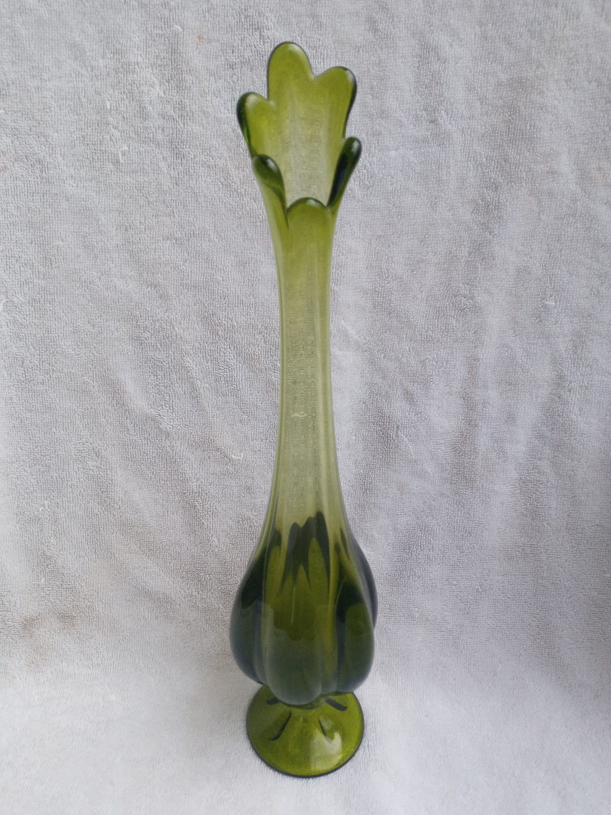 Vtg 15 Viking Epic 6 Petal Avocado Green Swung Glass Vase