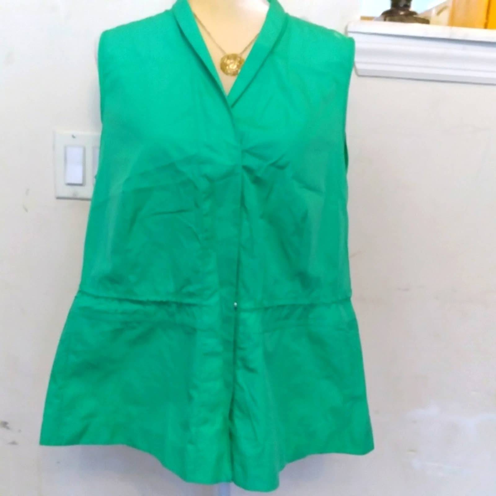 Akris Punto green vest size 14