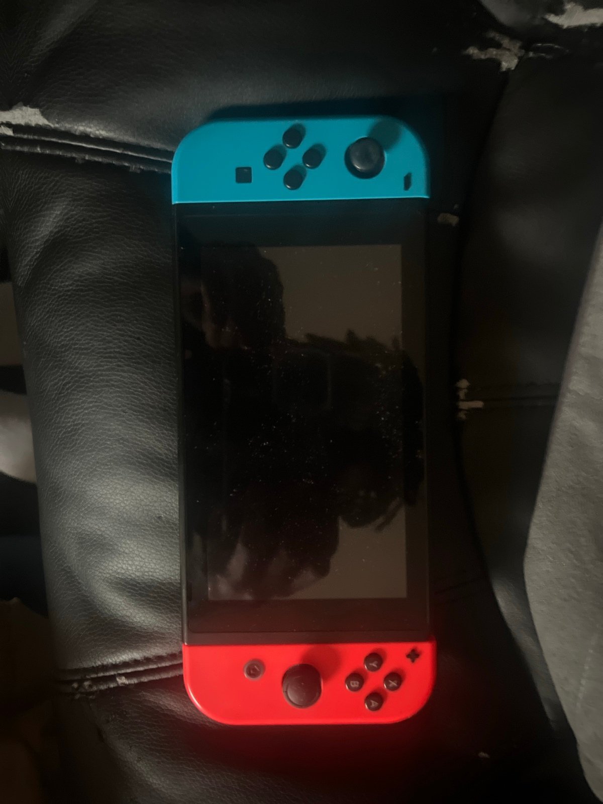 Nintendo switch comes with 20+ game and a case all working 100% just don't use