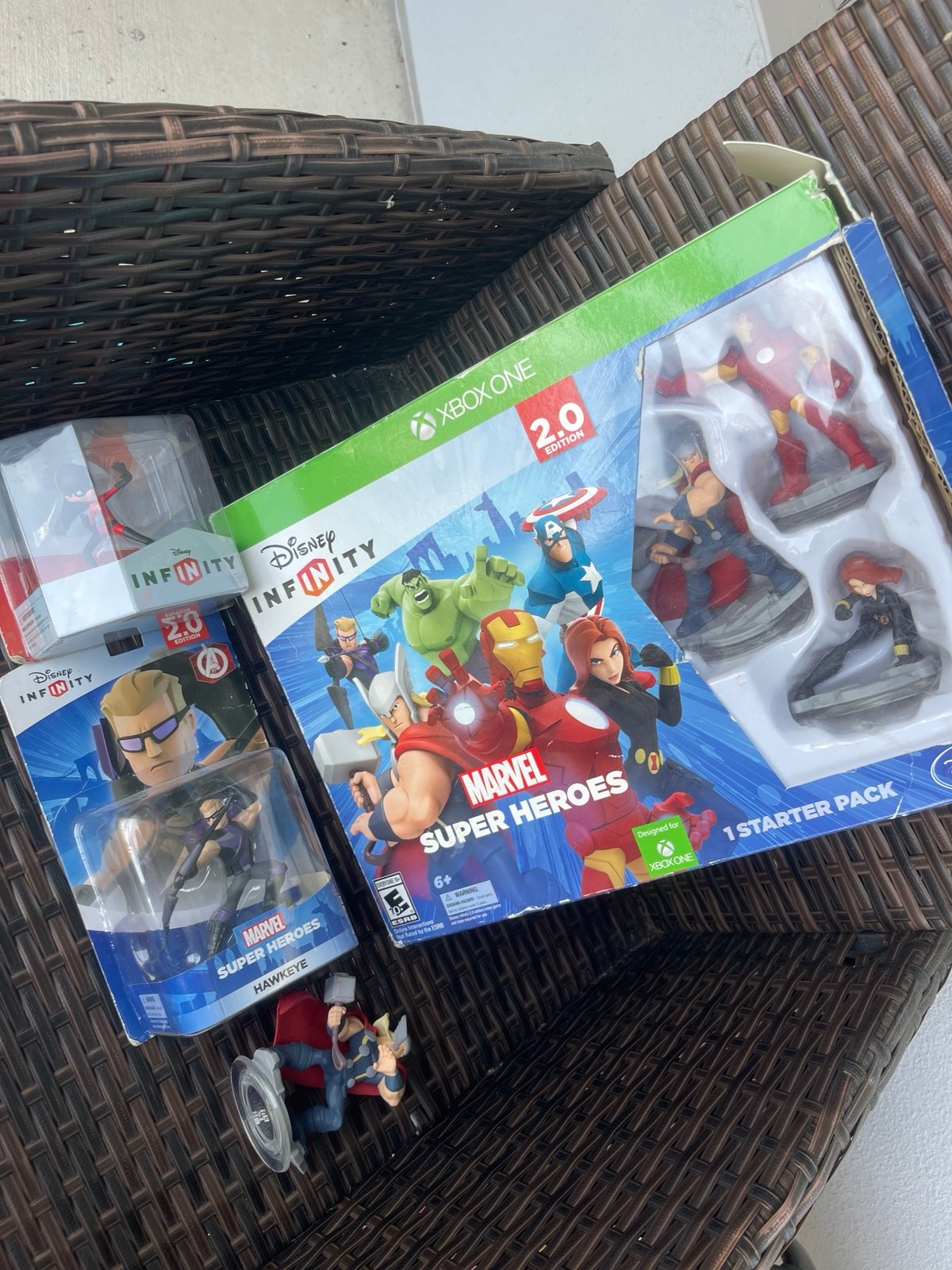 Lot of Disney INFINITY: Marvel Super Heroes (2.0) Starter Pack & Figures