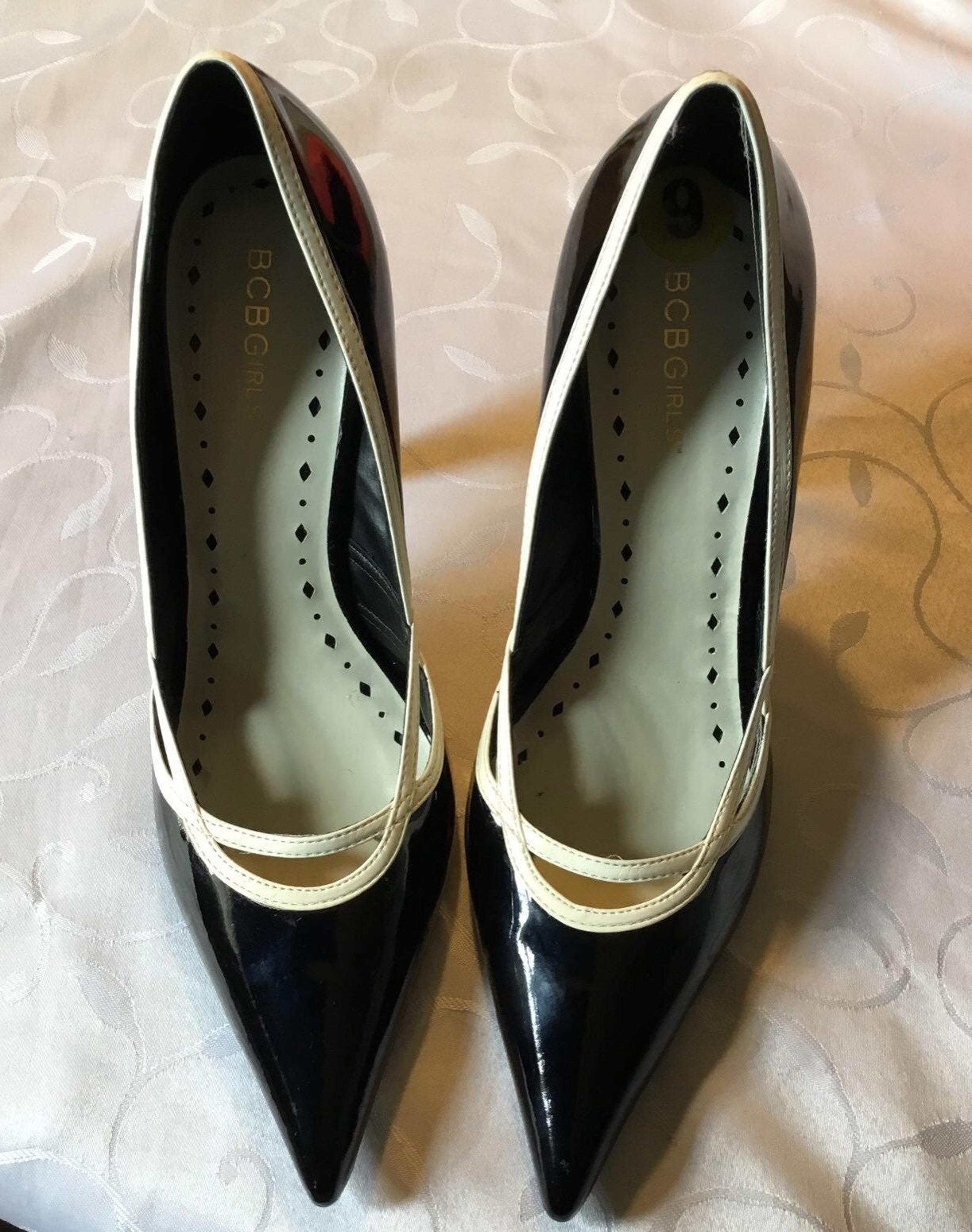 BCBGIRLS PUMPS BLACK/CREAM PATENT LEATHER SZ 9 MED
