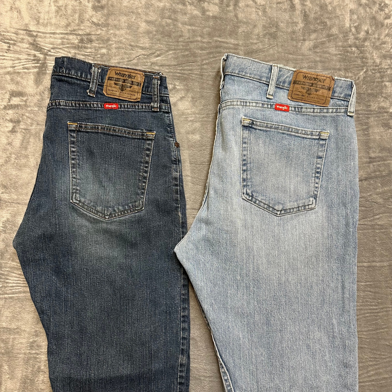 Lot of 2 Wrangler Levi's Straight Jeans Men's Size 36x29 Blue Denim