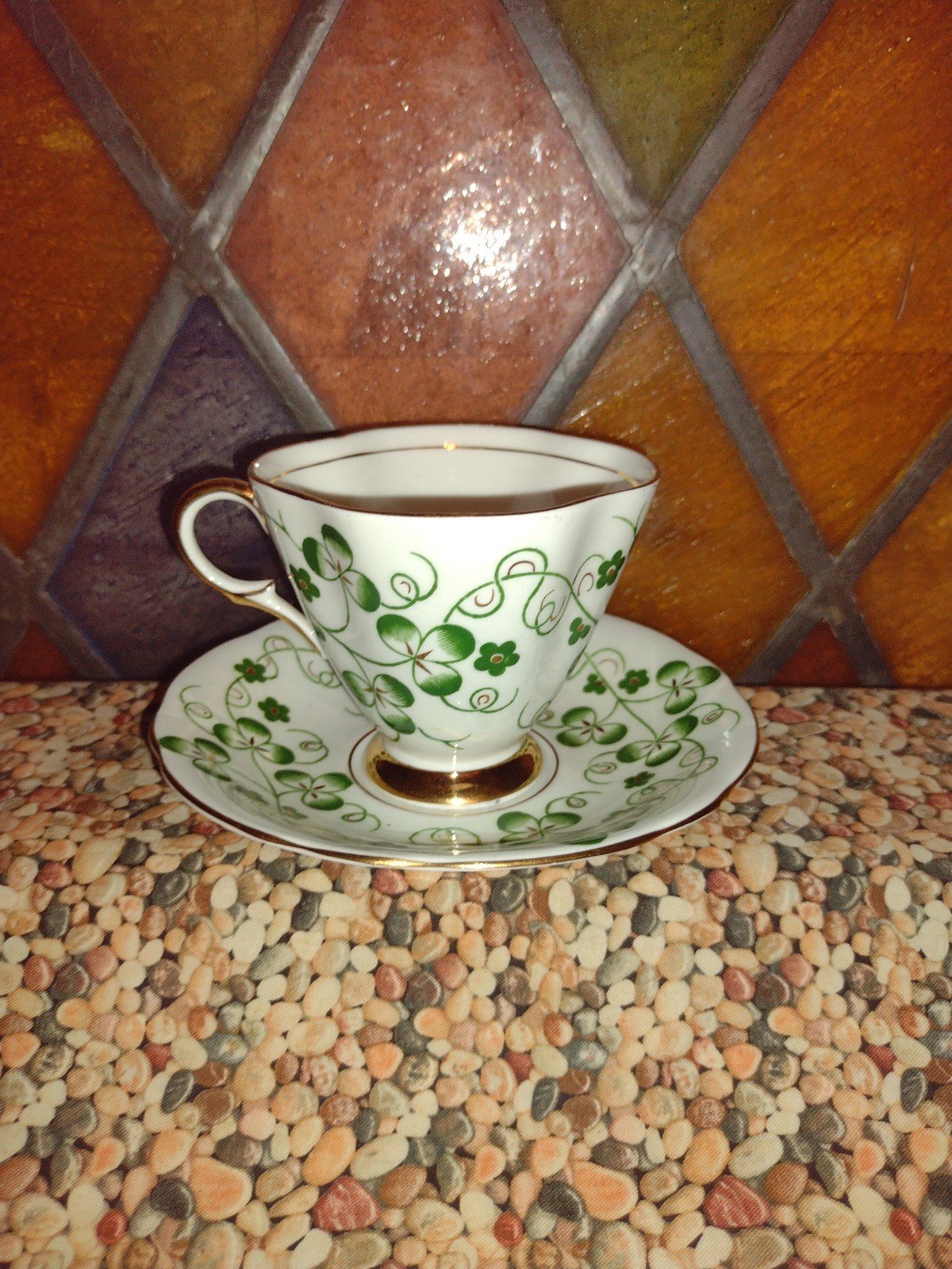 VTG SHAMROCK BONE CLARENCE CHINA TEA CUP & SAUCER. MADE IN ENGLAND