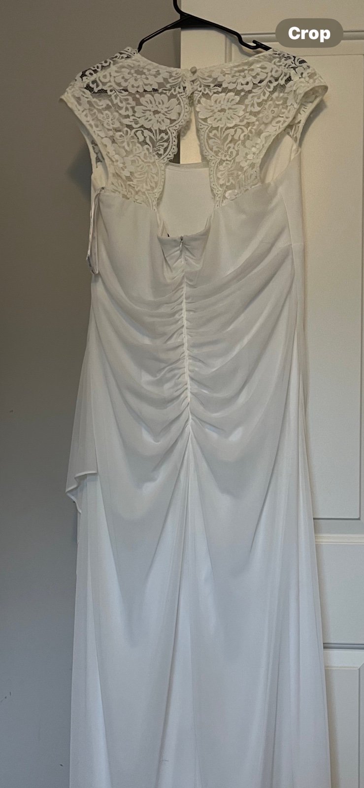 simple wedding dress perfect for the beach