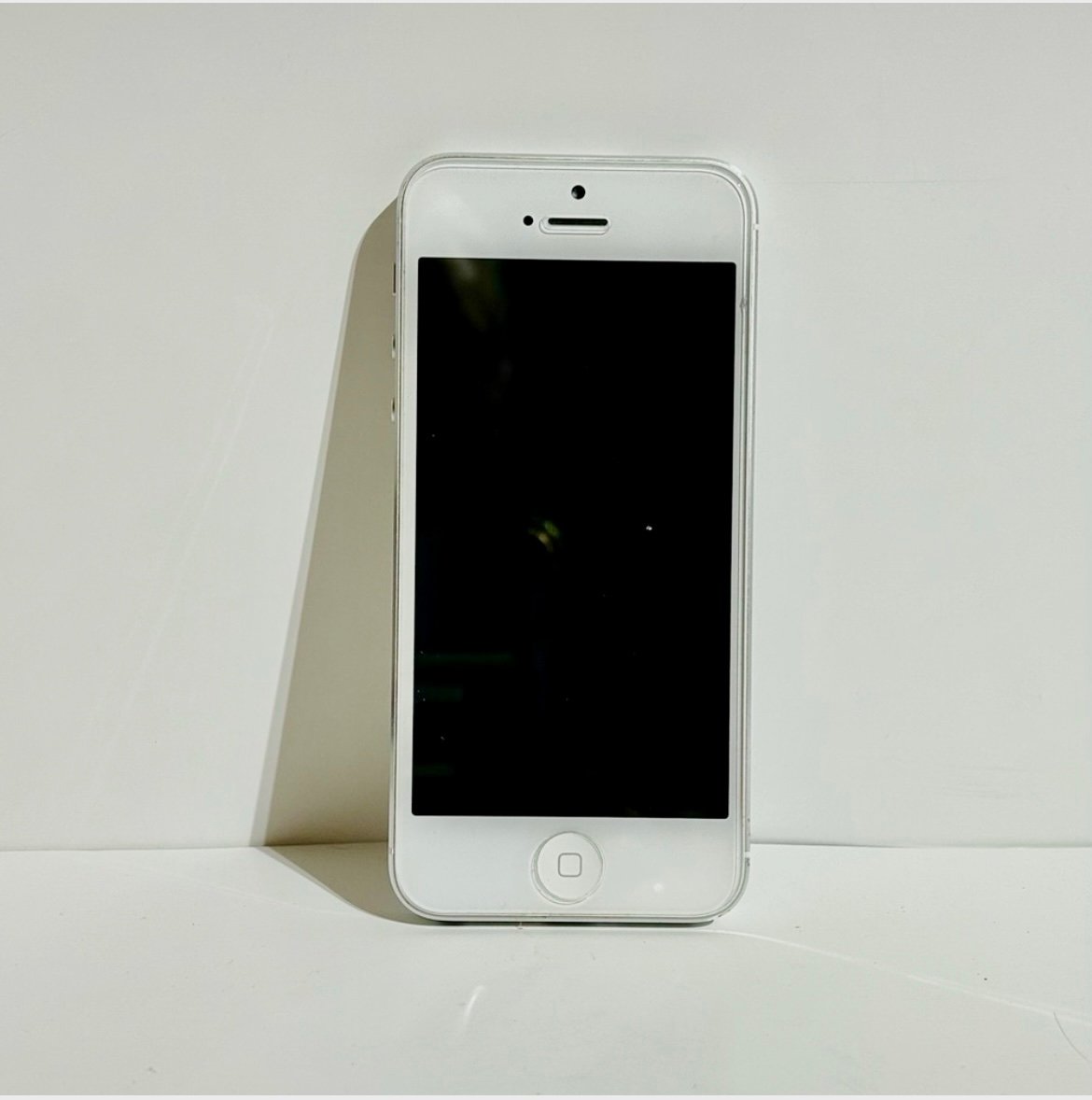 Apple iPhone 5 White Silver 32GB Unlocked A1429 CDMA GSM