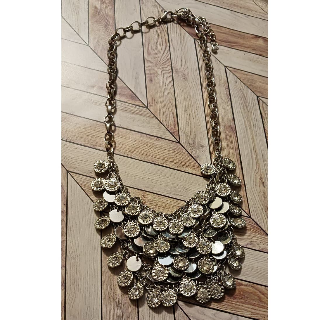 Vintage sparkling shiny bib necklace with rhinestones