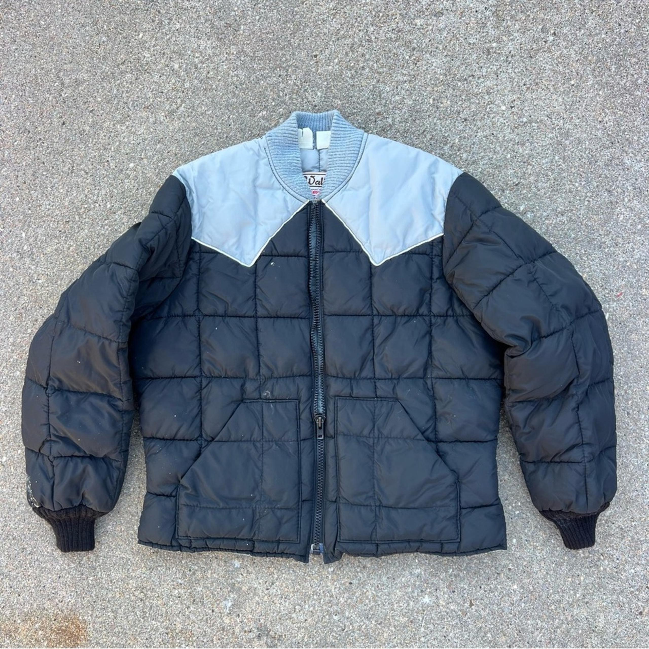 Walls Blizzard Proof Traditional Western Cowboy Yoke black gray puffer jacket M?