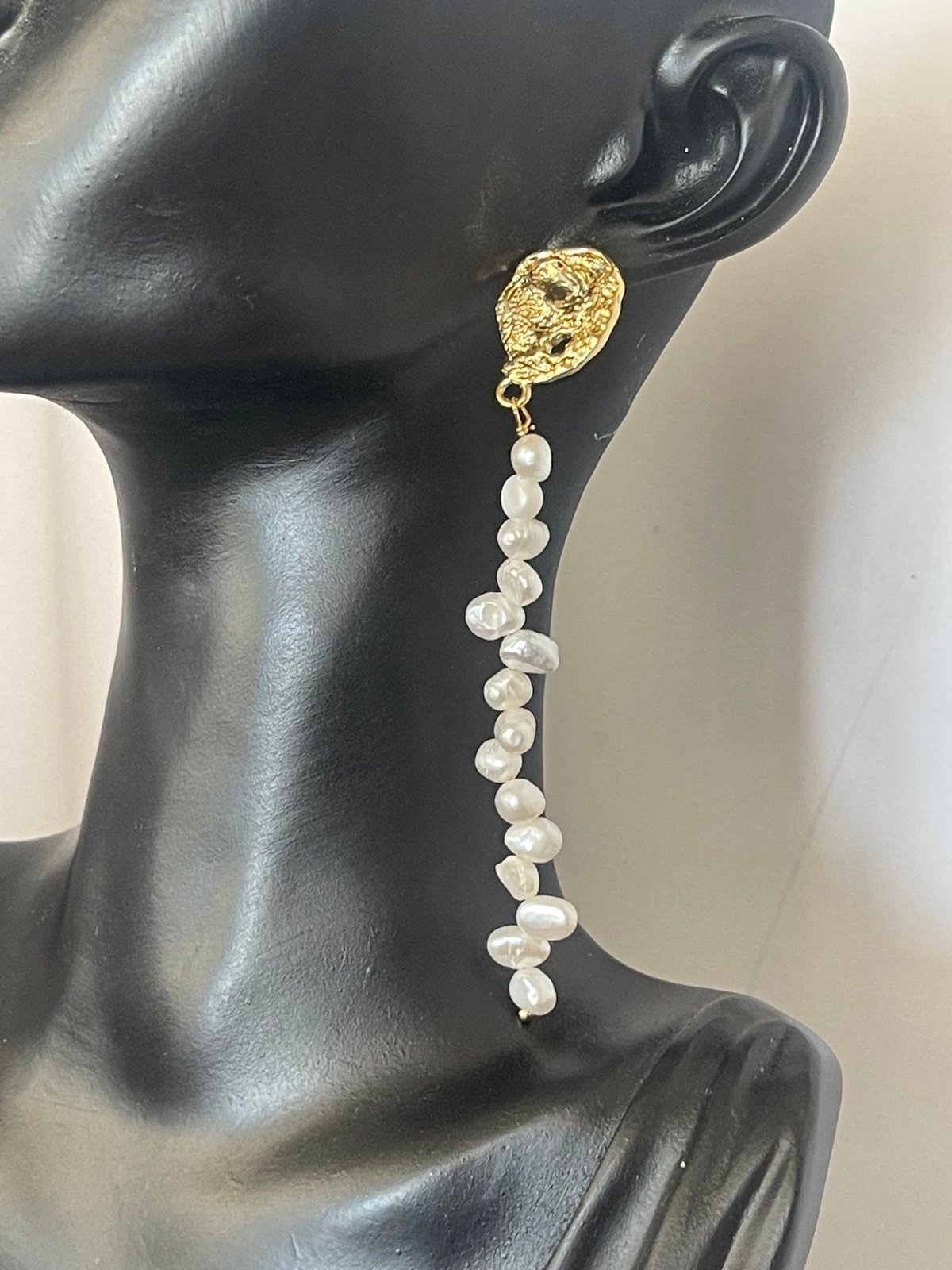 New PETIT MOMENTS pearls gold tone earrings