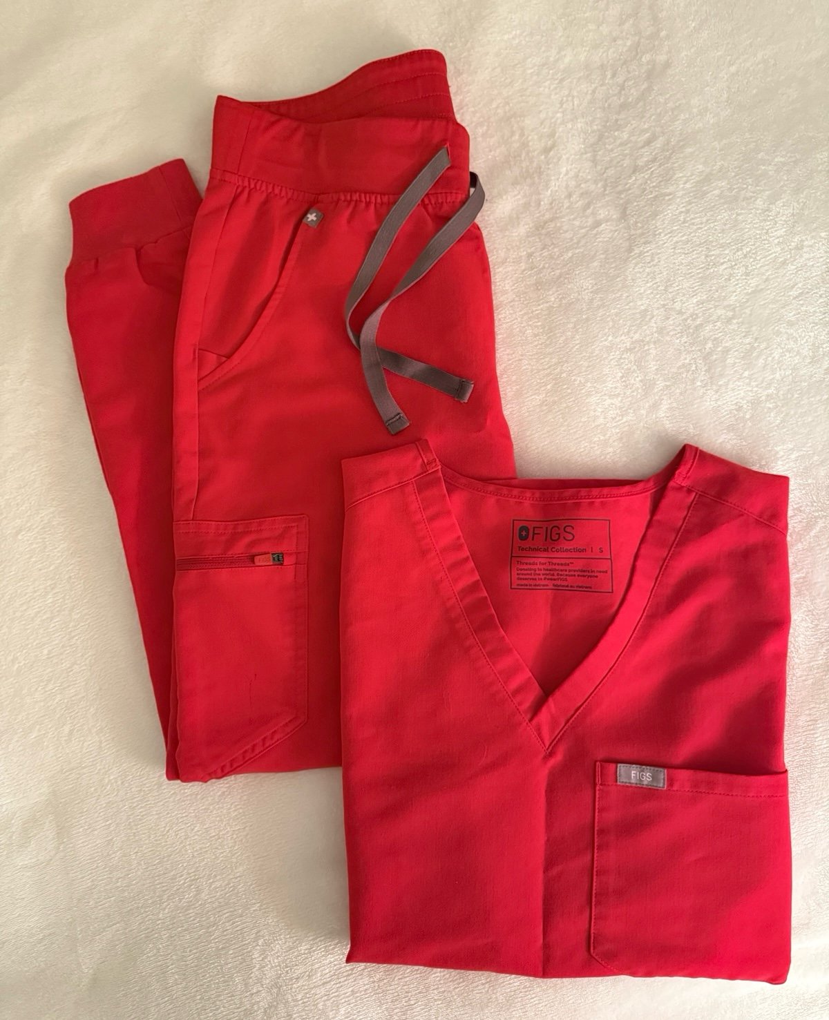 Figs Scrub Set Small Catarina One-Pocket Scrub Top and Zamora Jogger RED
