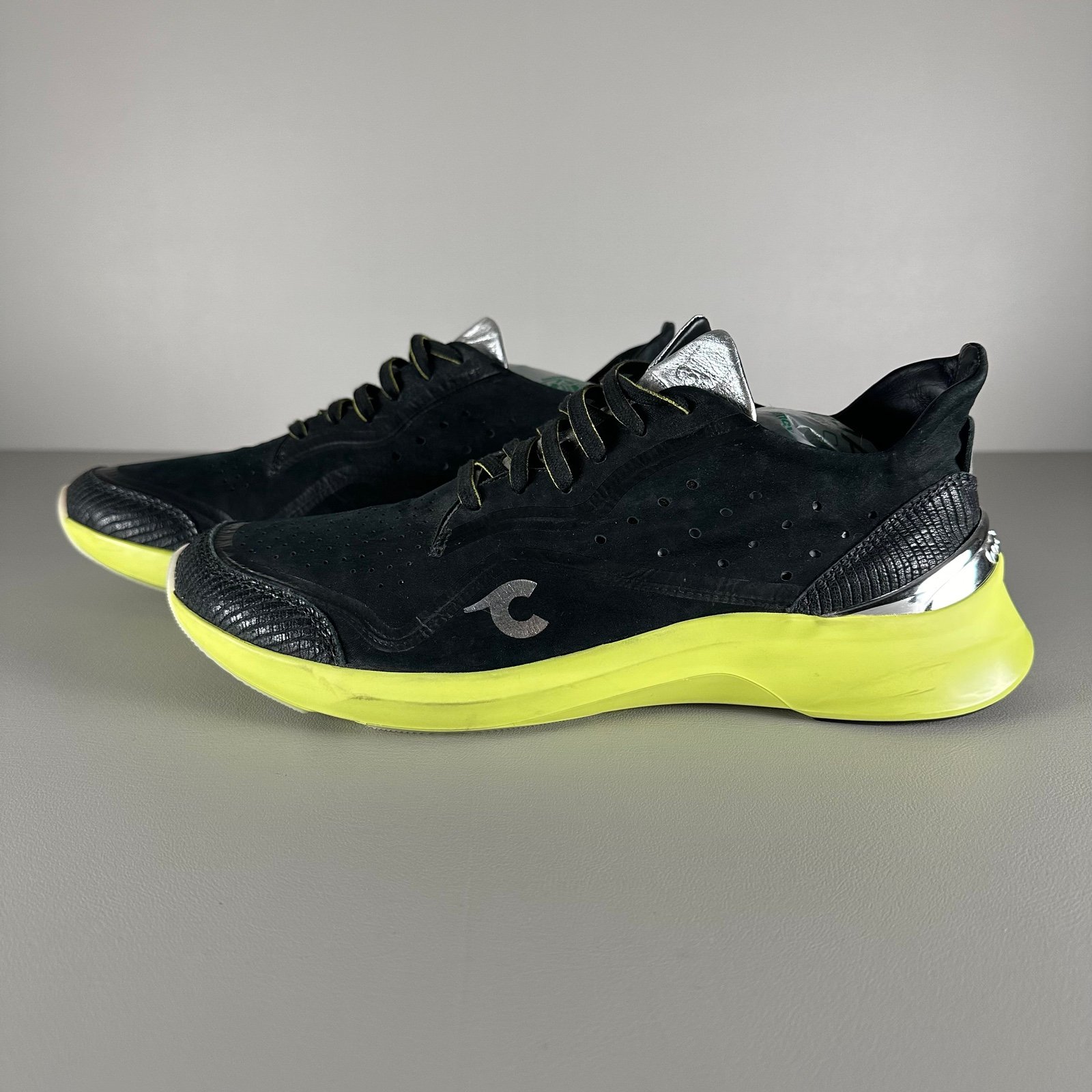 COURSER Uno Black Luxe Sneakers